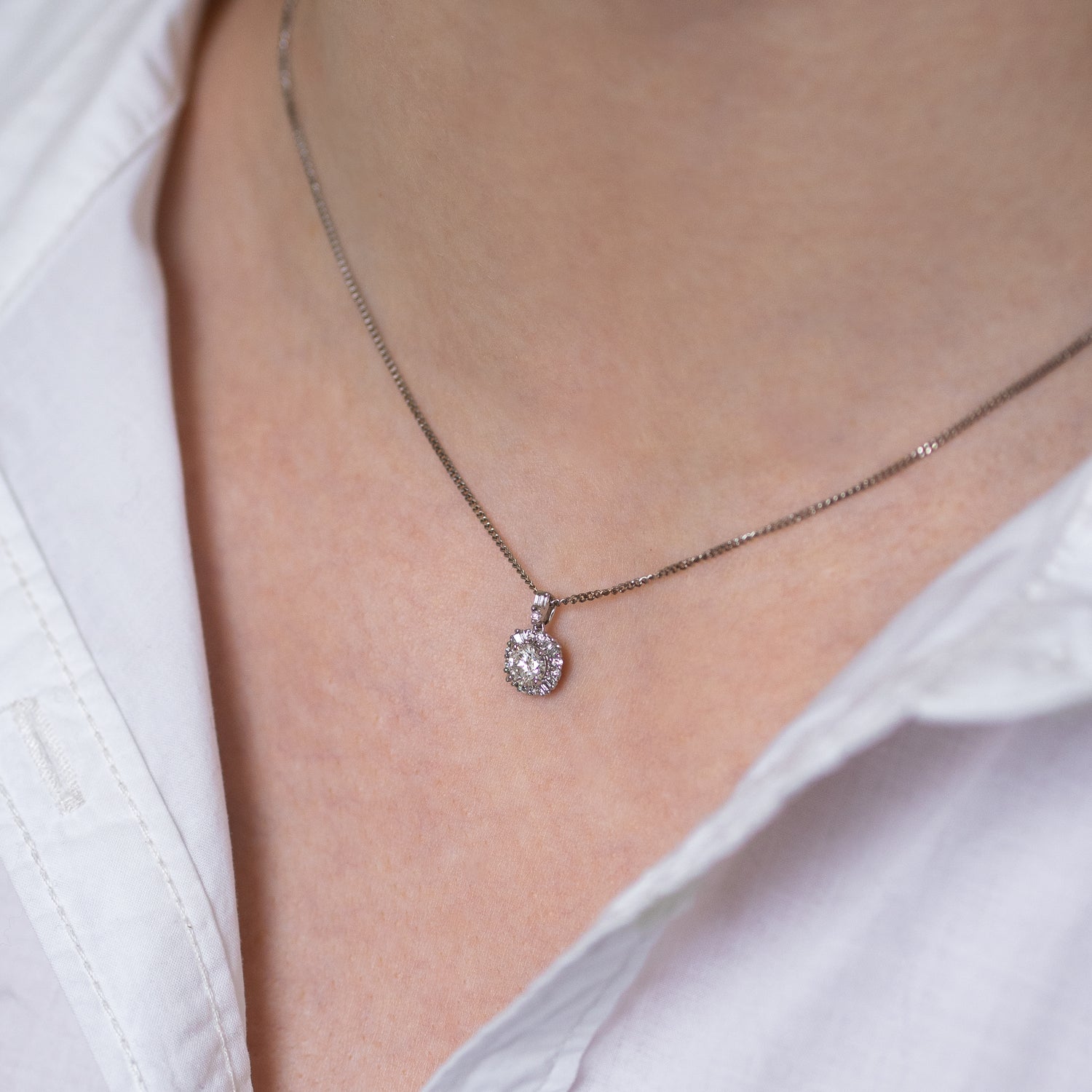 Pendant with 0.45ct Round Diamond and Halo