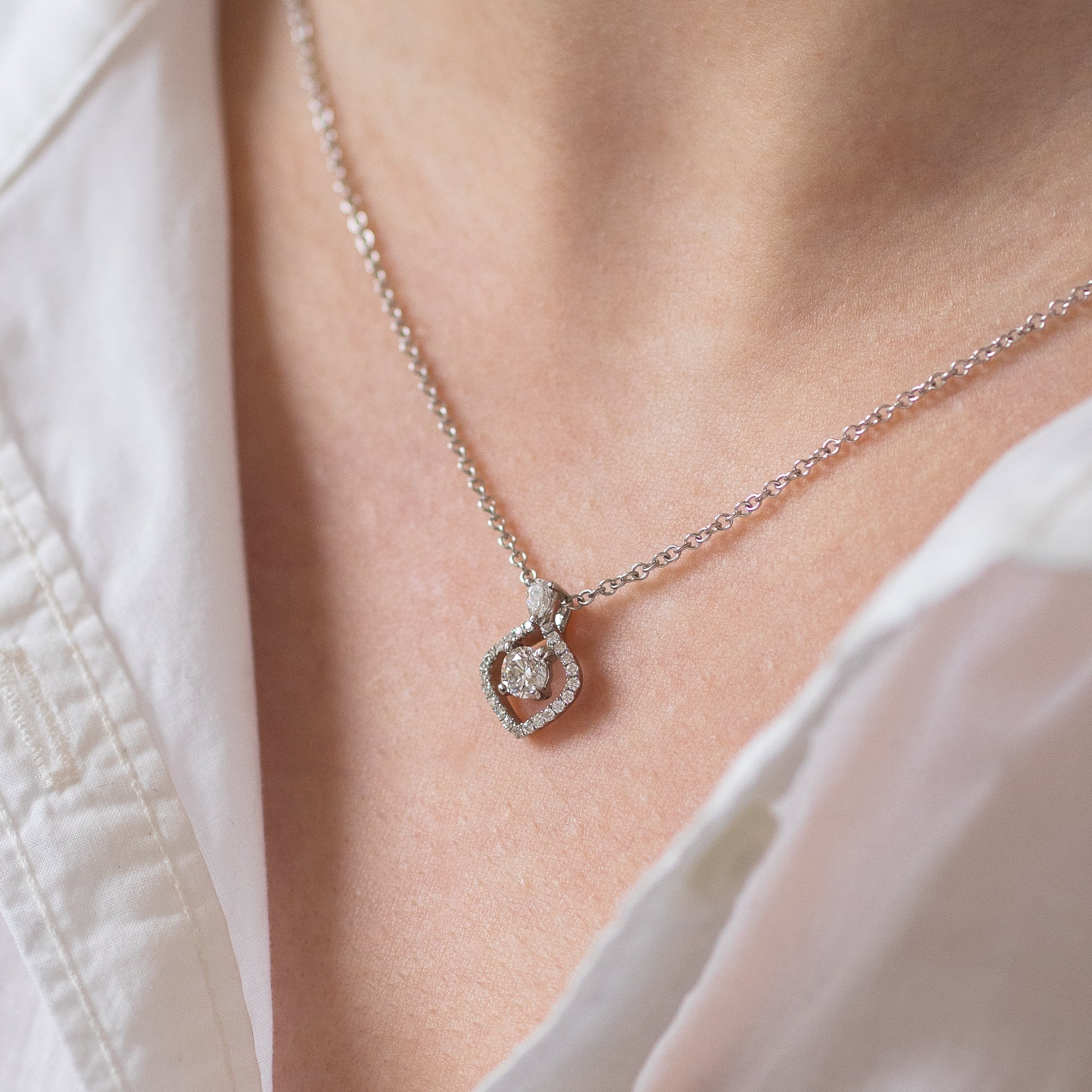 Pendant with 0.45ct Round Diamond
