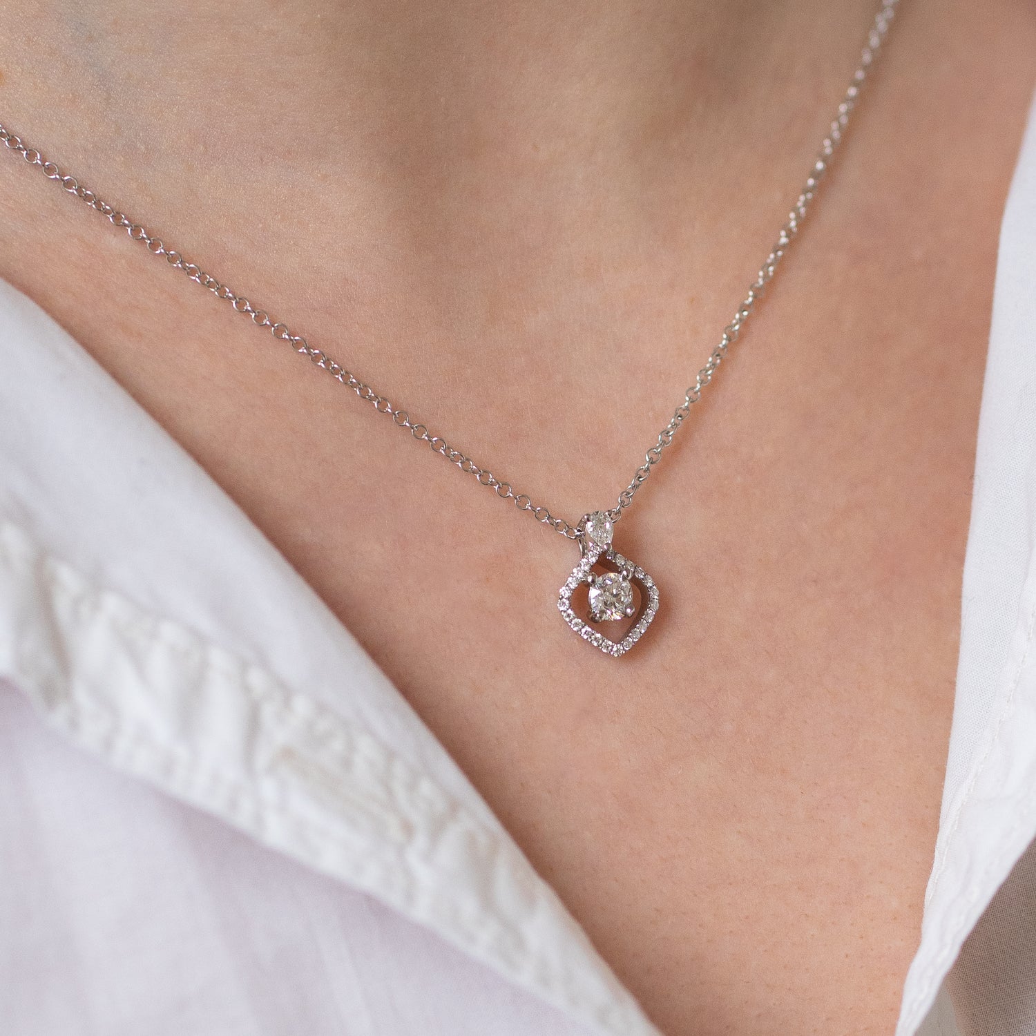 Pendant with 0.45ct Round Diamond