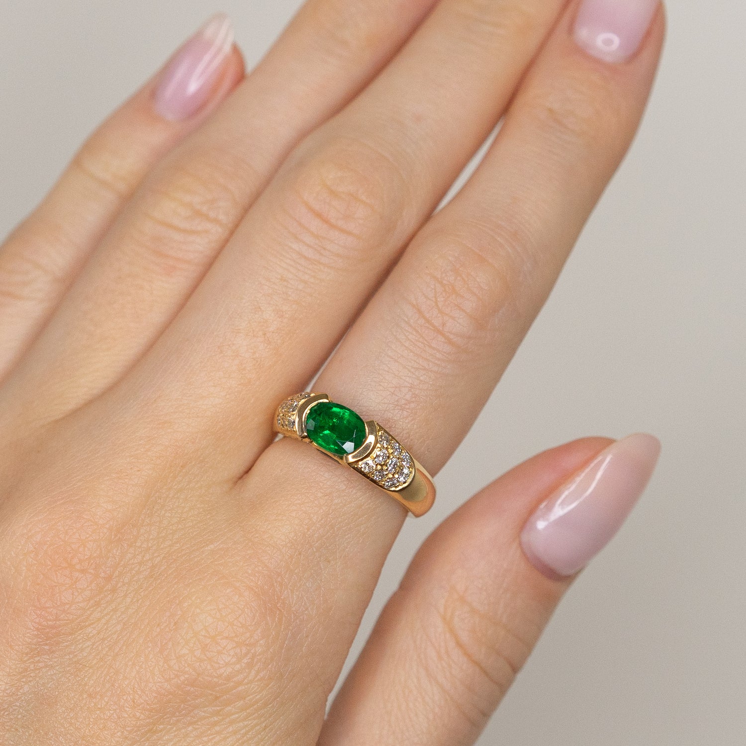 Gold ring with Emerald, Sapphire and Diamonds