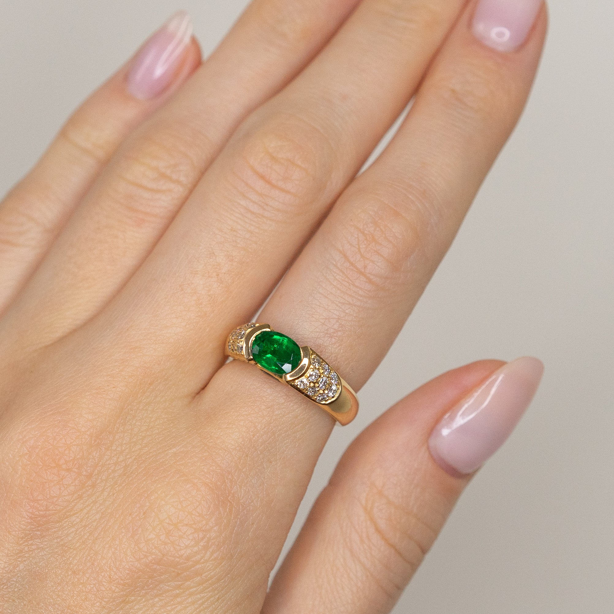 Gold ring with Emerald, Sapphire and Diamonds