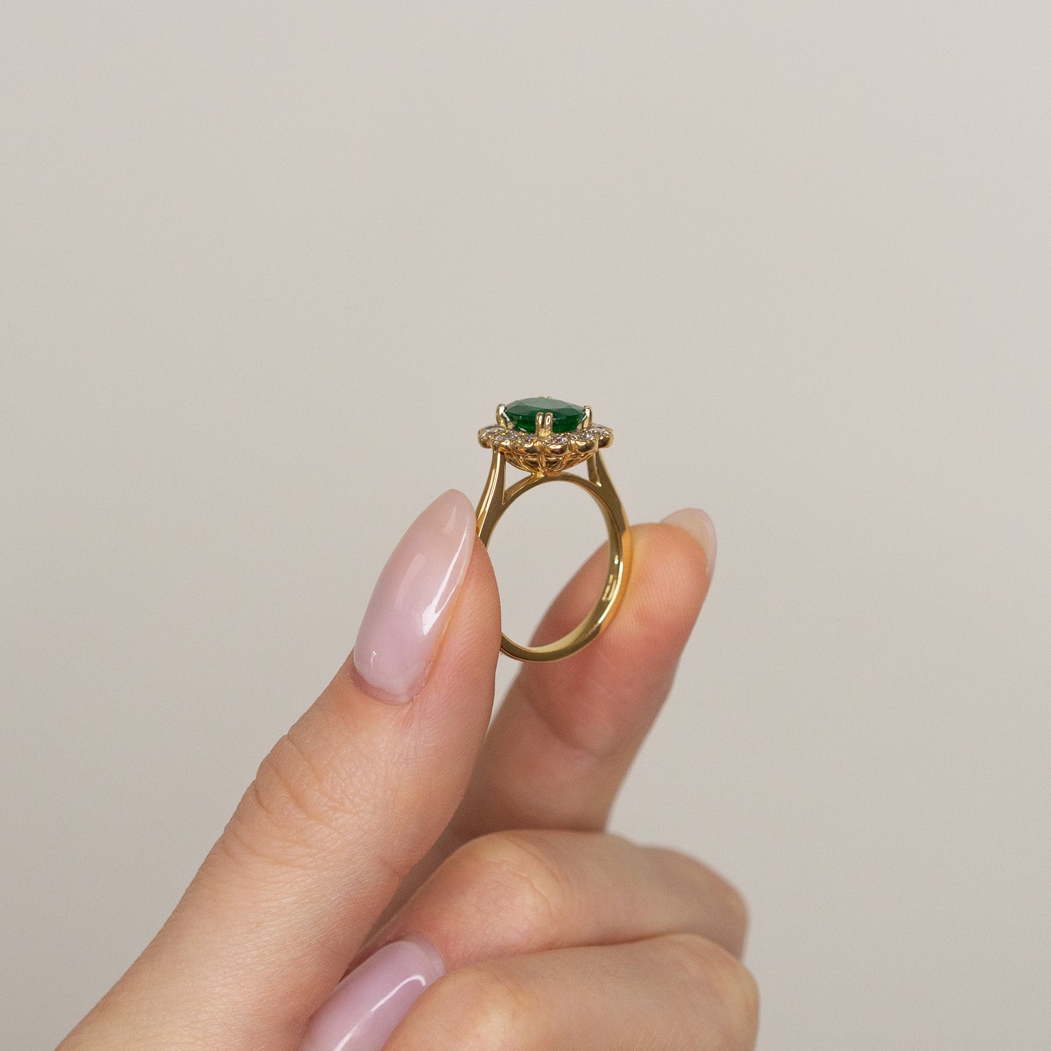 1.50ct Emerald ring with Diamonds in Yellow Gold