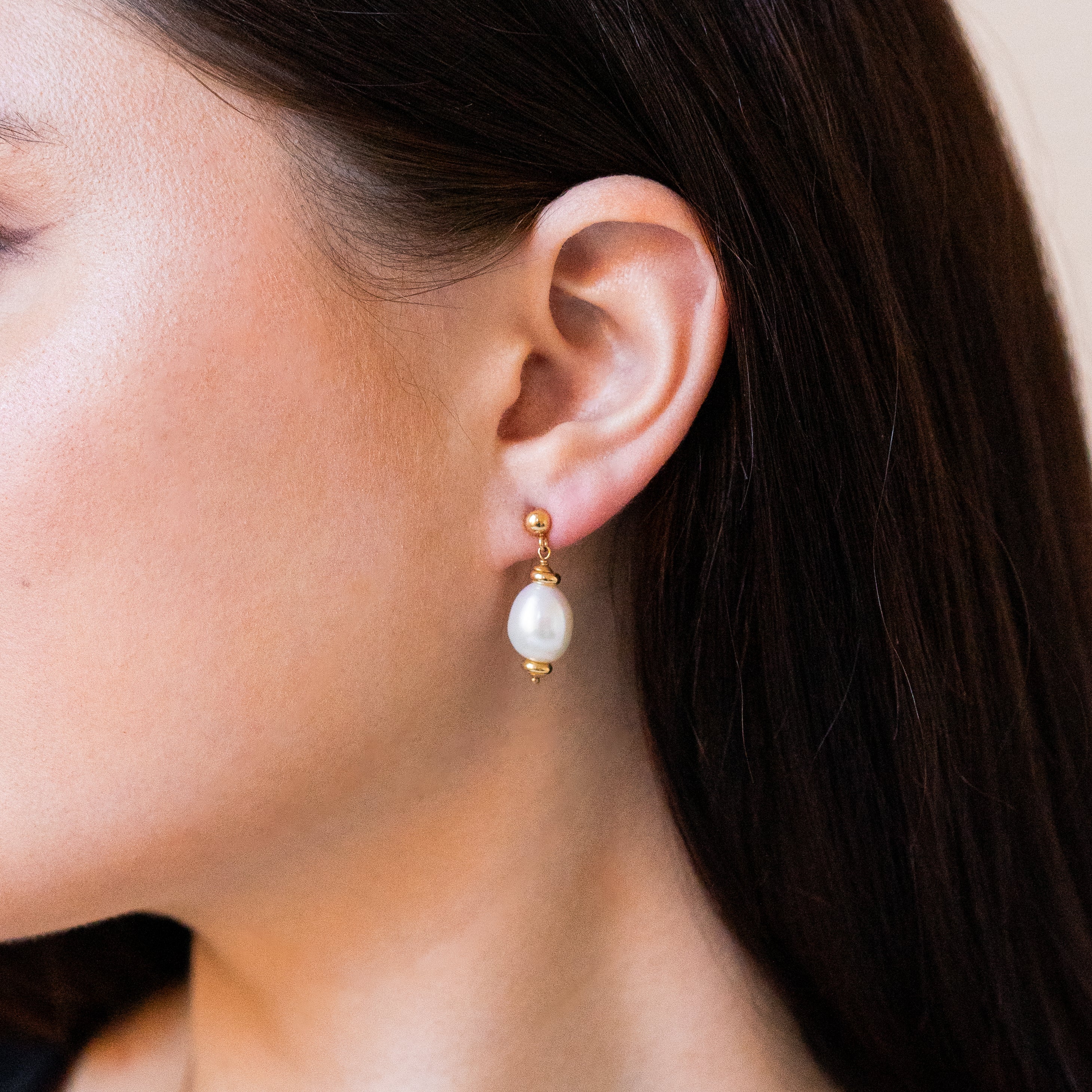 Akoya Pearl Earrings in Yellow gold