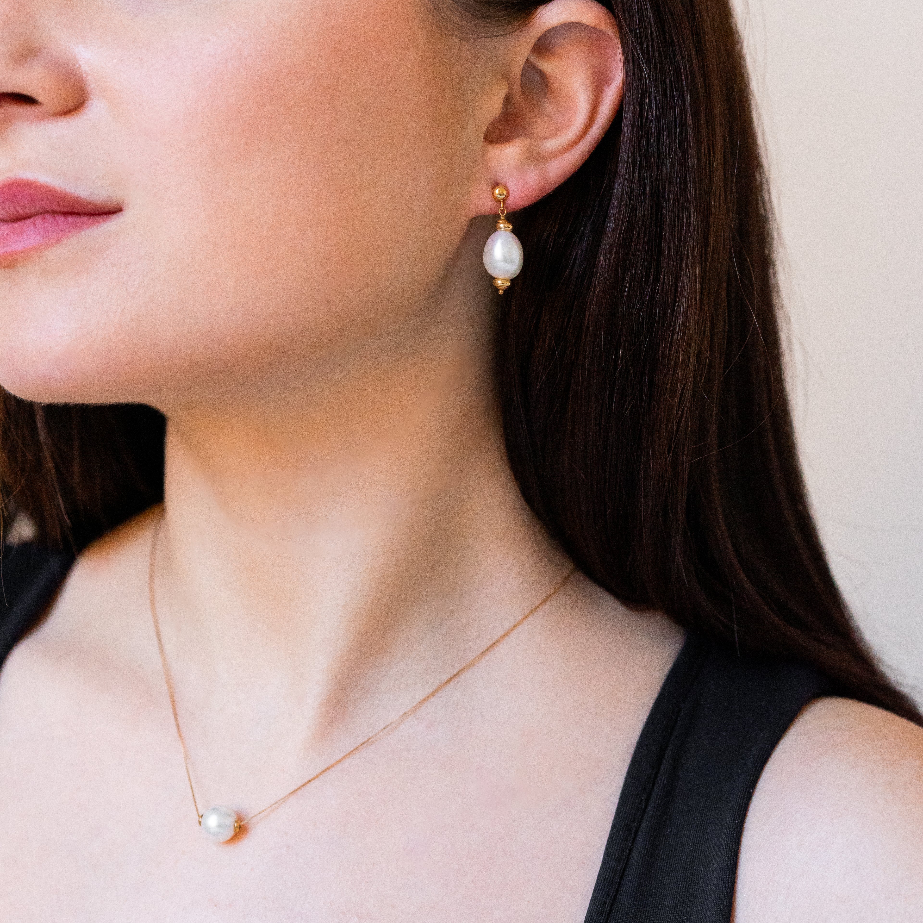 Japan White Pearl Pendant in Yellow Gold