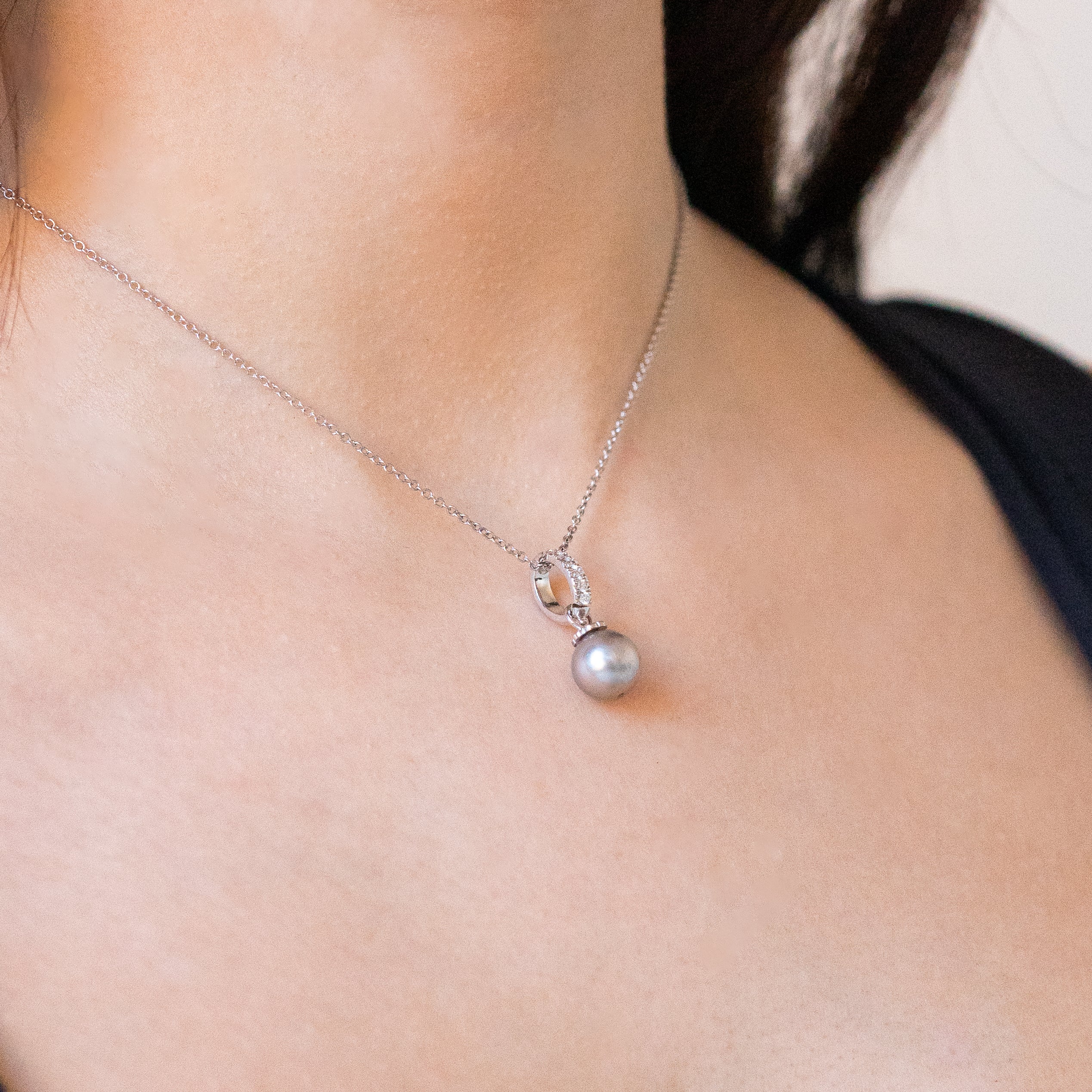 Tahitian Grey Pearl Pendant with Diamonds