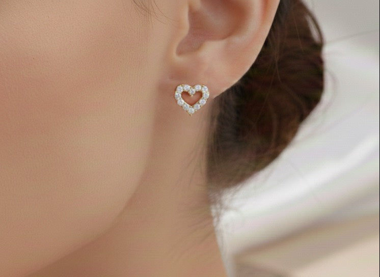 18ct Yellow Gold Diamond Heart Stud Earrings