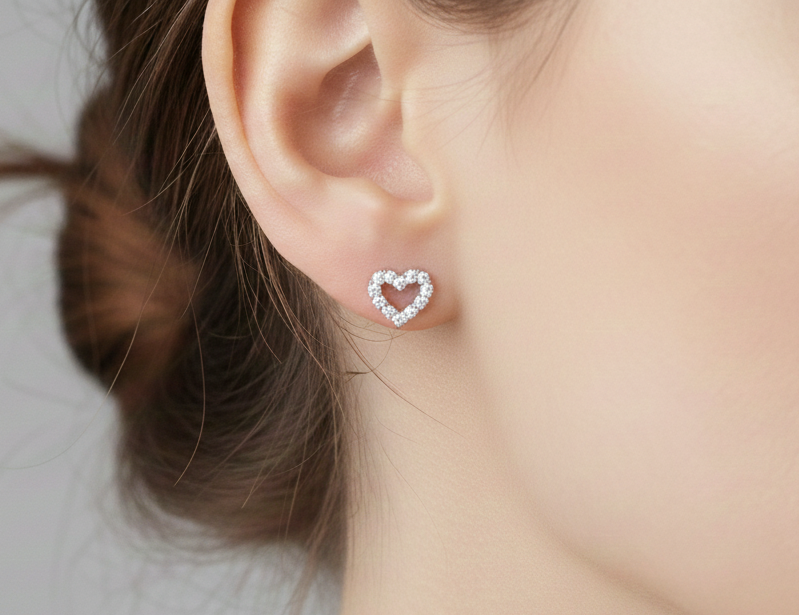 18ct White Gold Diamond Heart Stud Earrings
