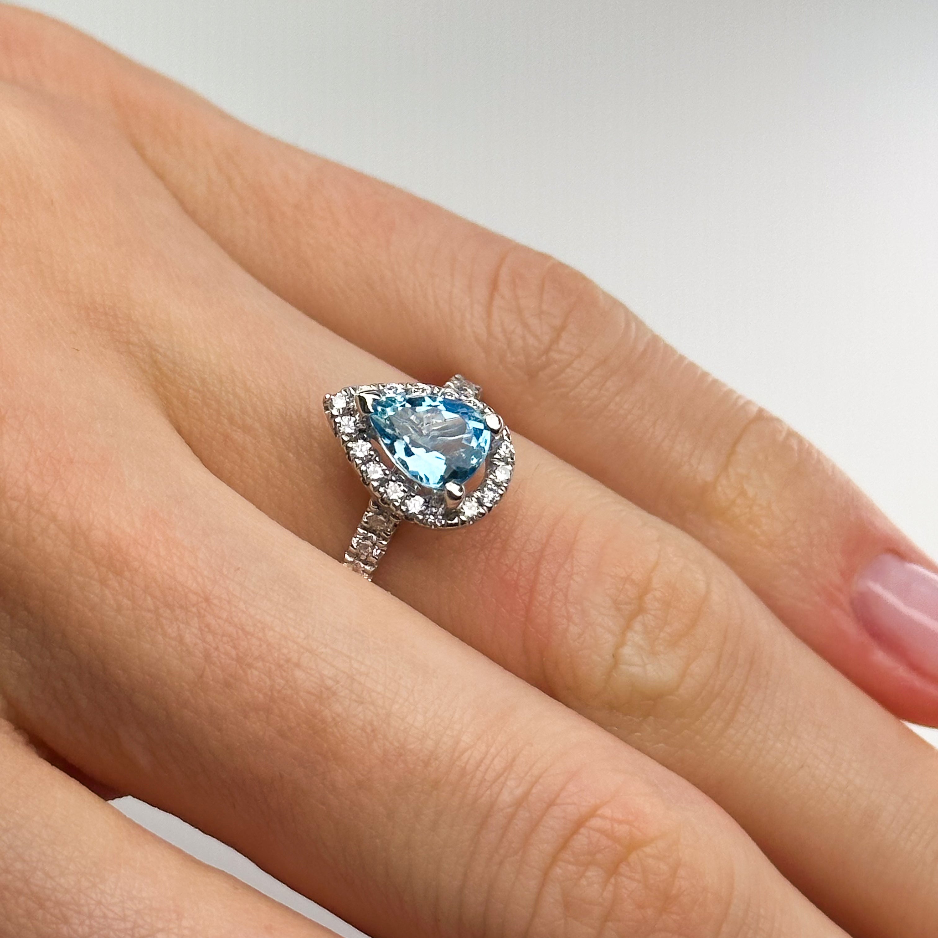 1.03ct Pear Shape Aquamarine Centre Stone Set in Gold