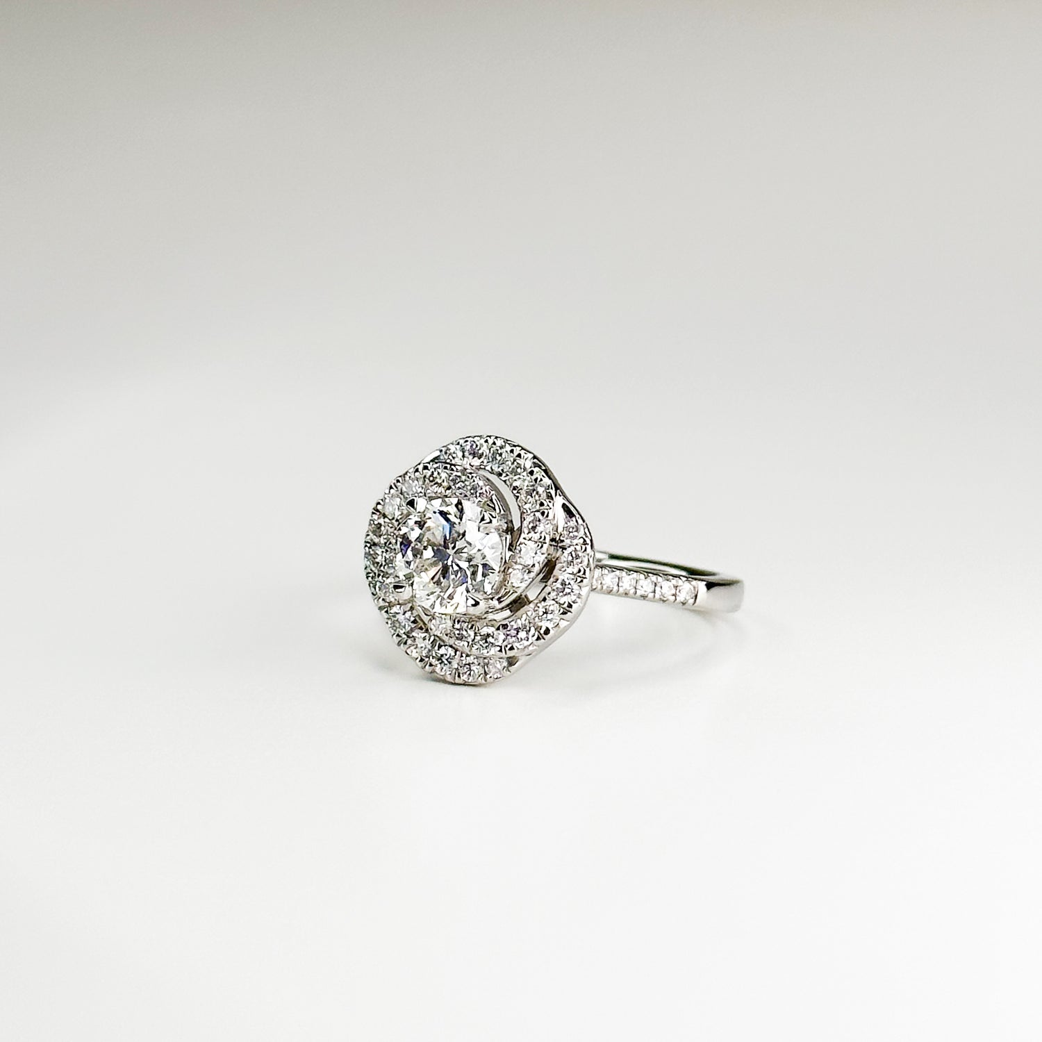 0.90ct GIA Round Cut Diamond Platinum Ring