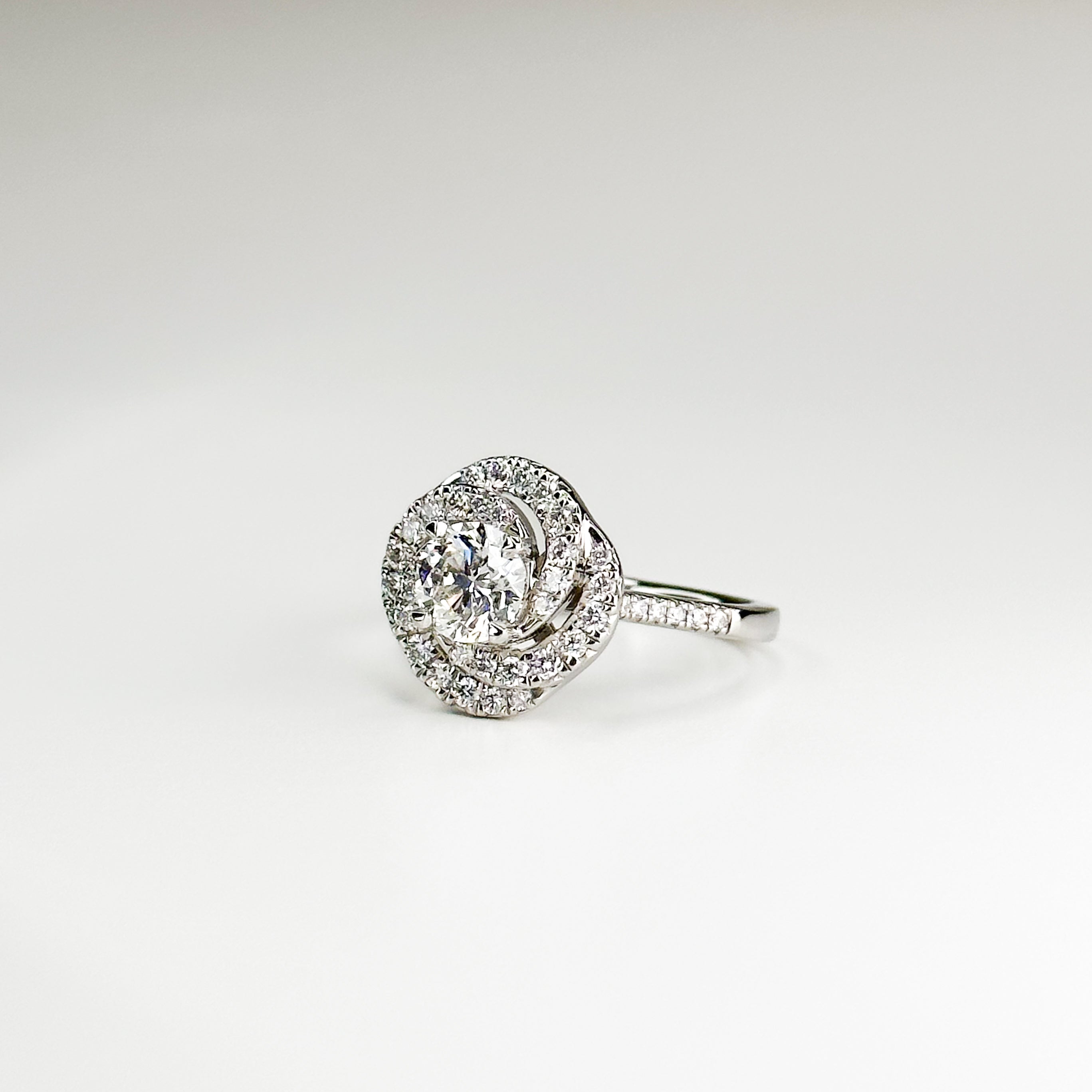 0.90ct GIA Round Cut Diamond Platinum Ring