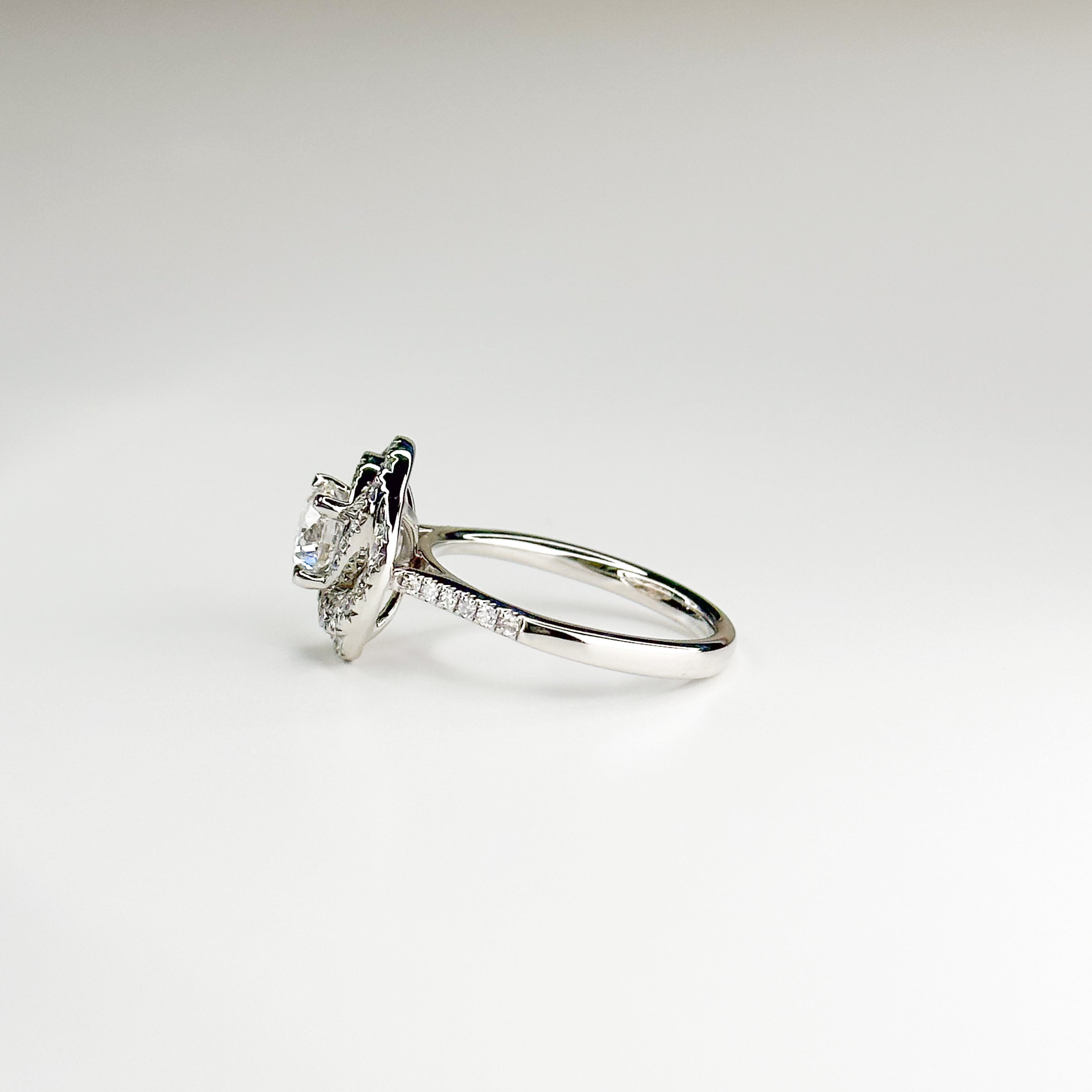 0.90ct GIA Round Cut Diamond Platinum Ring
