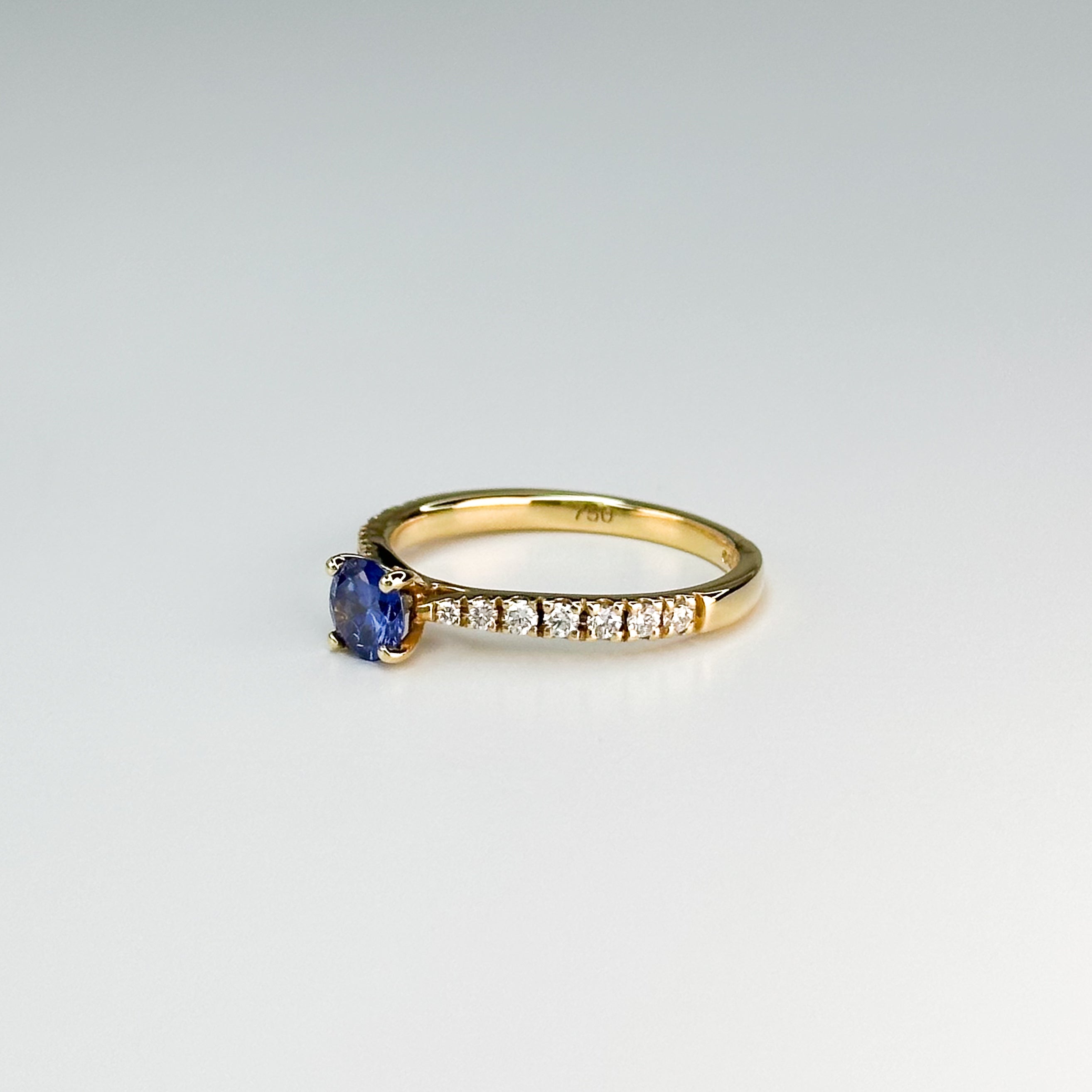 0.70ct Round Cut Blue Sapphire Ring