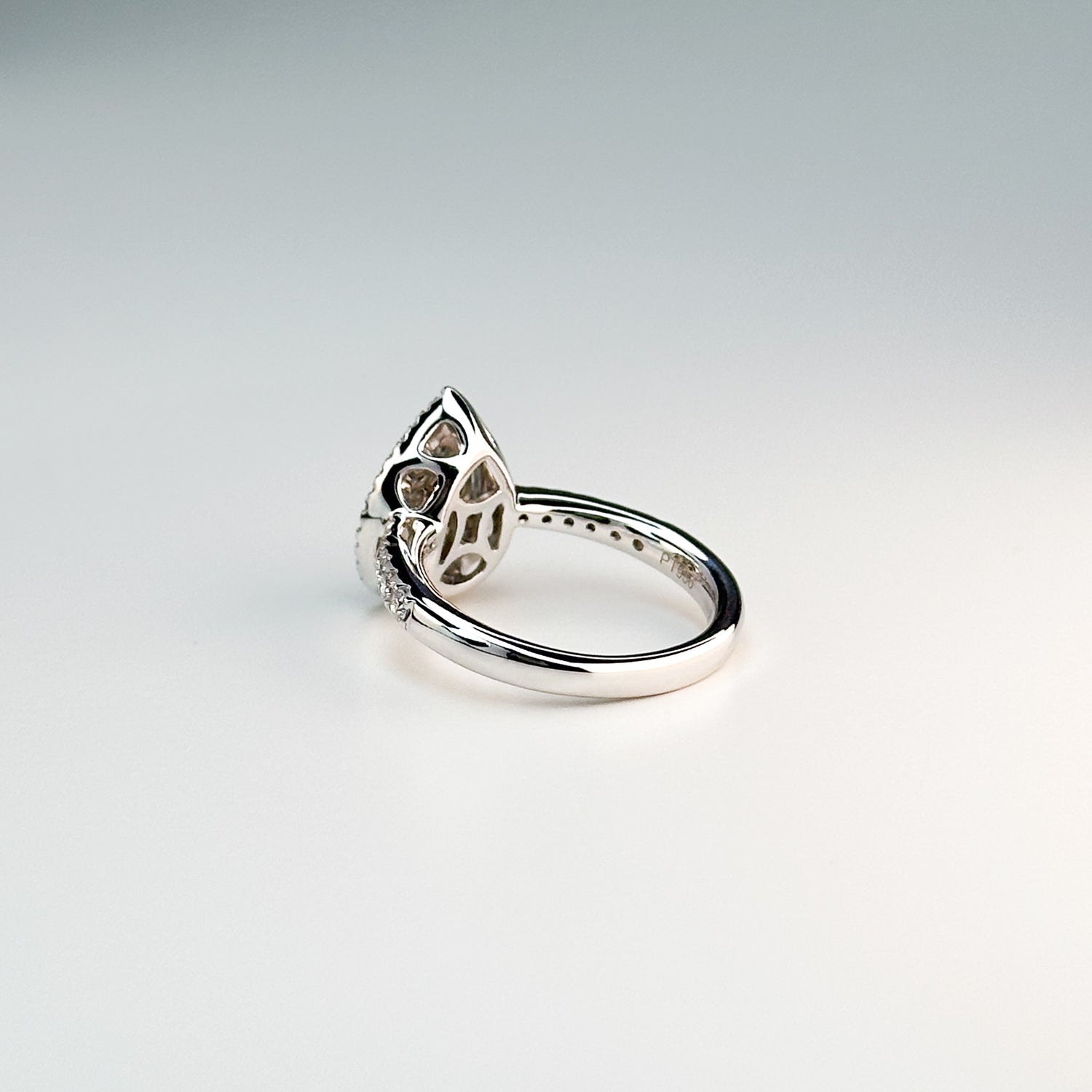 0.80ct Pear shape Diamond Cluster Ring with Halo