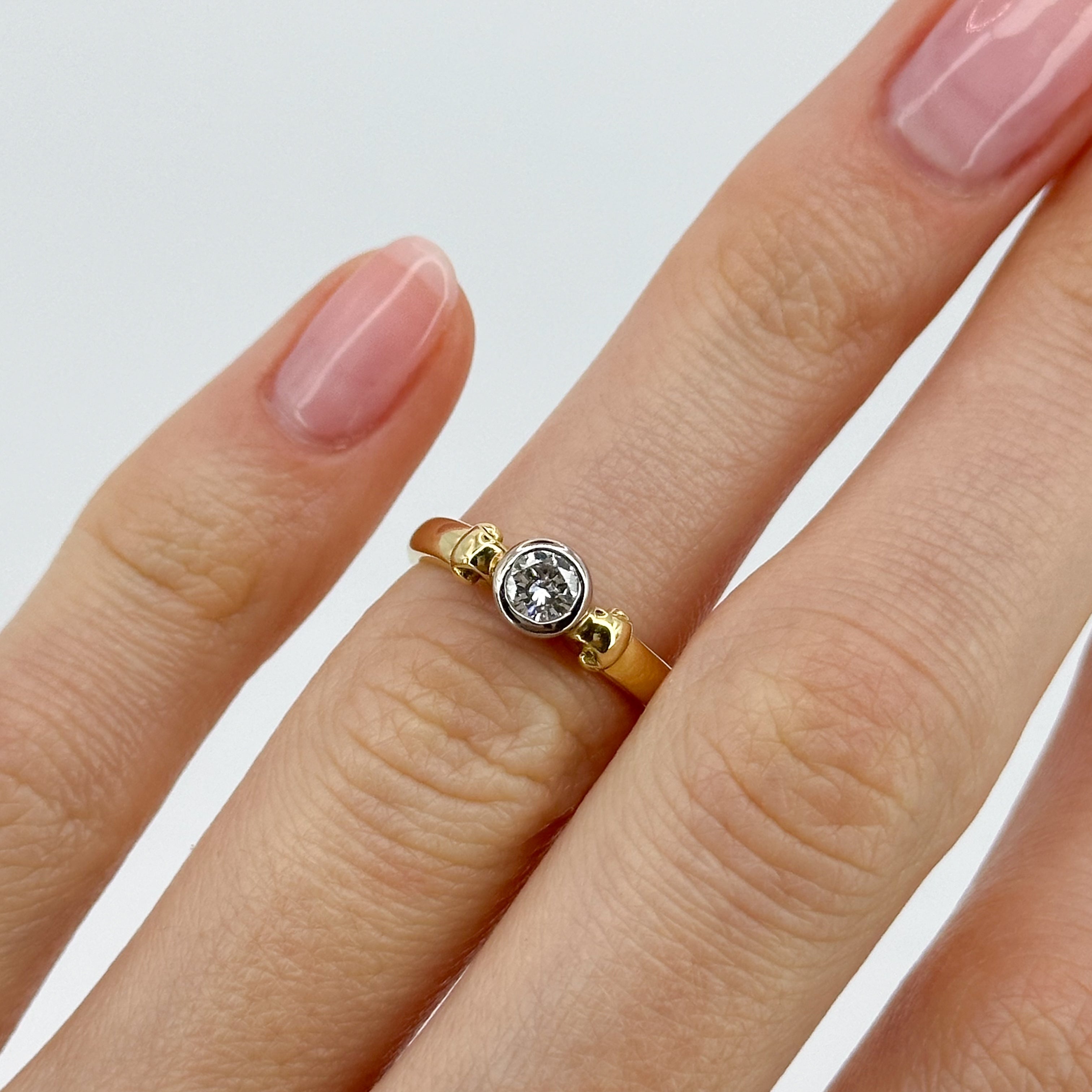 Vintage Engagement Ring in Yellow Gold