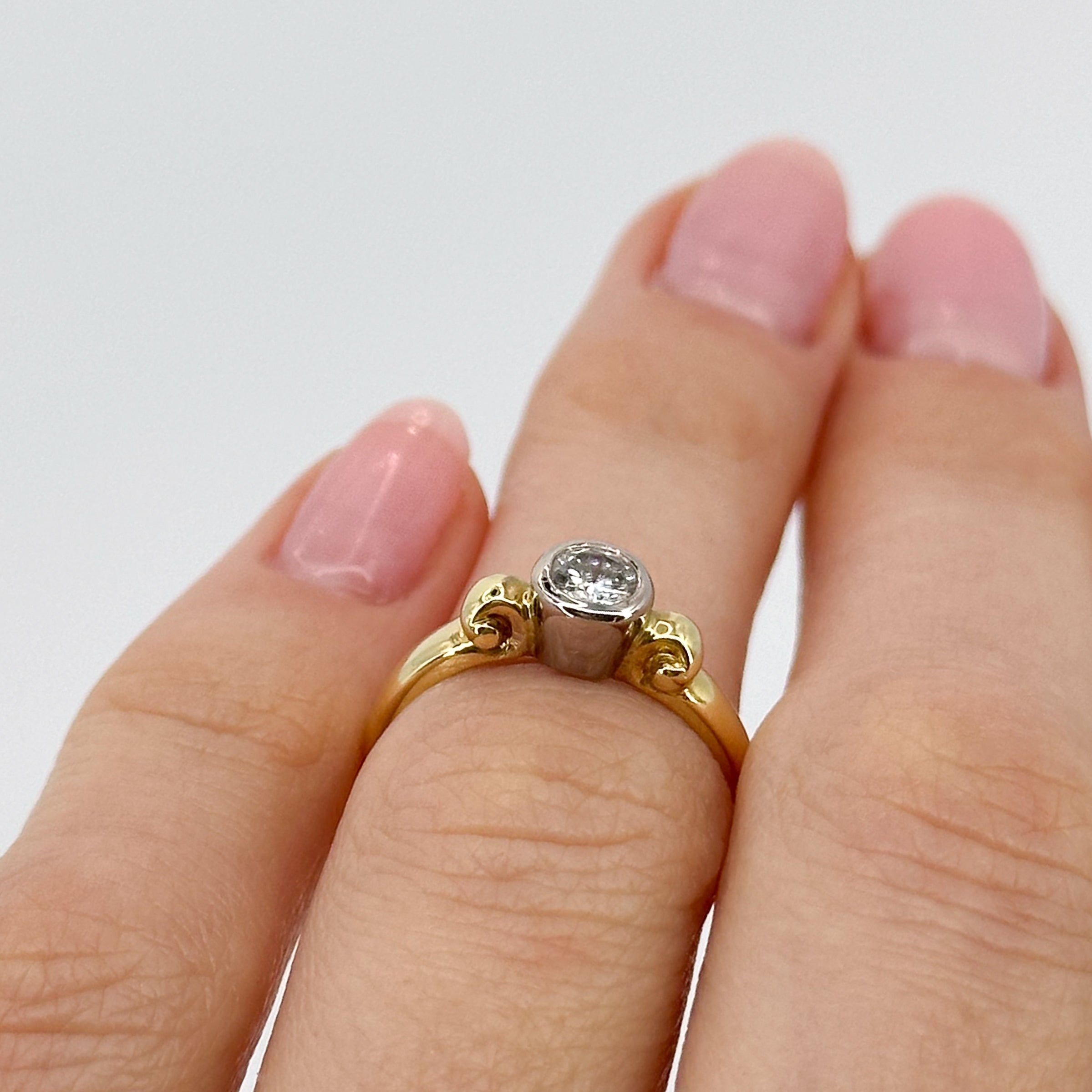 Vintage Engagement Ring in Yellow Gold
