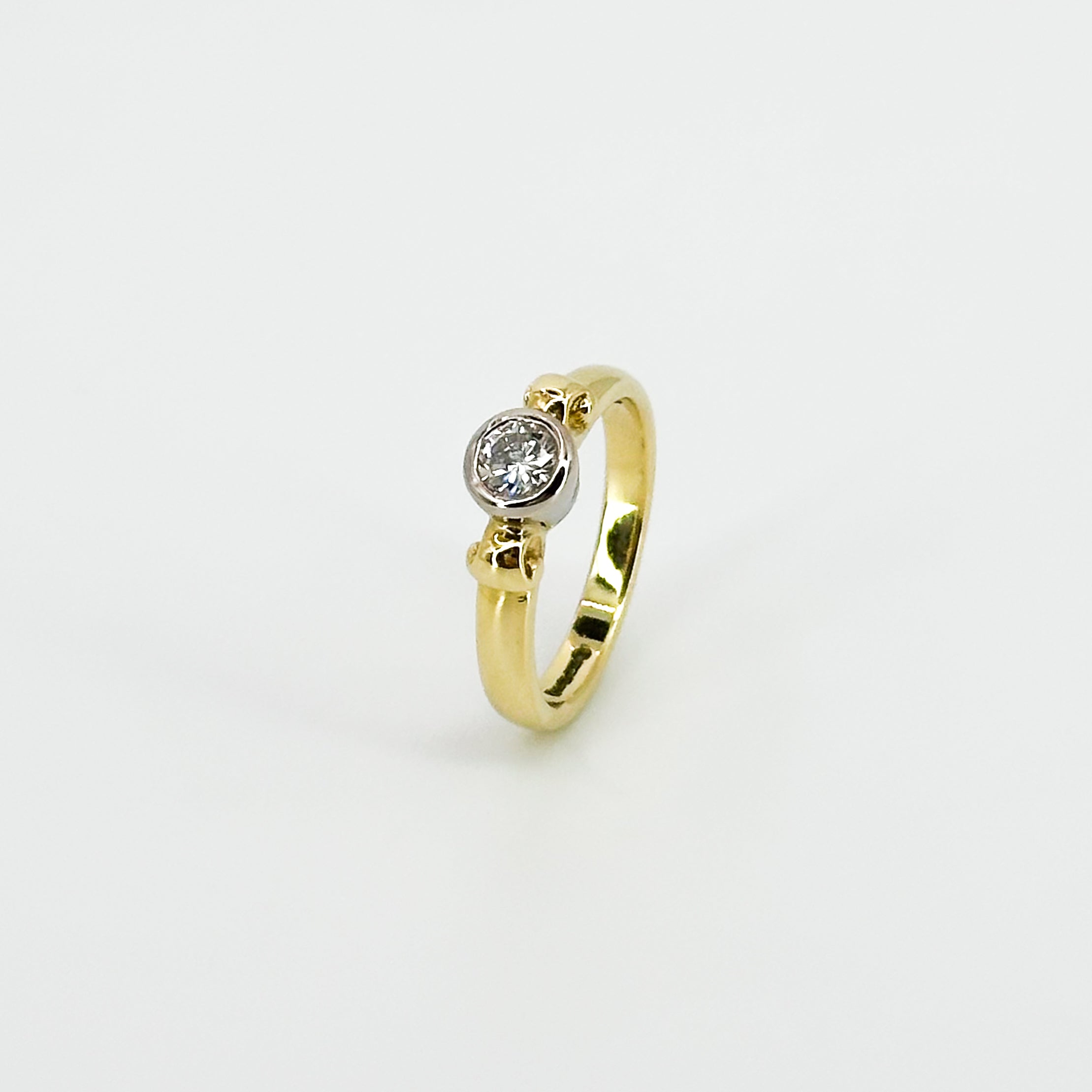 Vintage Engagement Ring in Yellow Gold