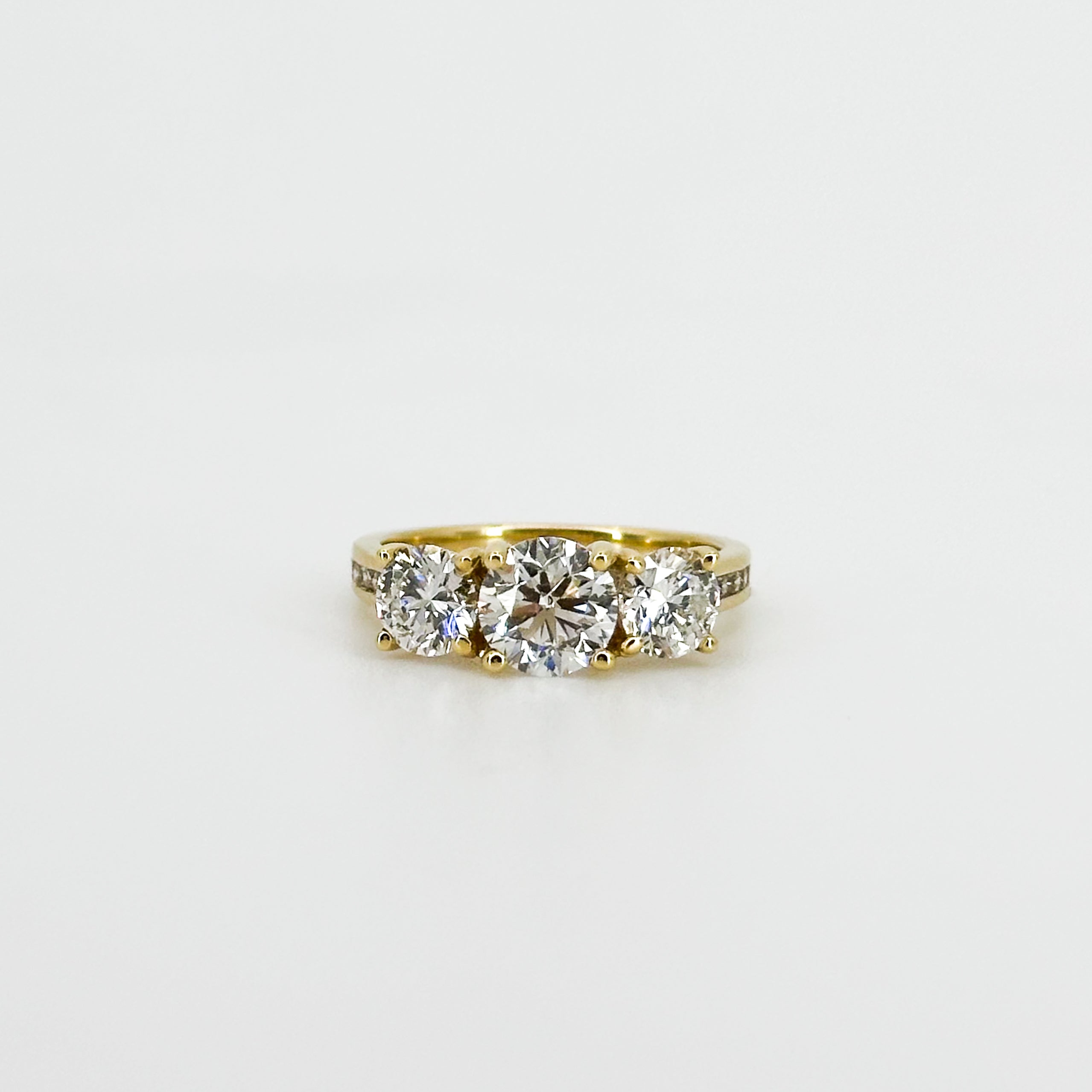 Trilogy Ring with GIA Diamond in 18ct yellow gold