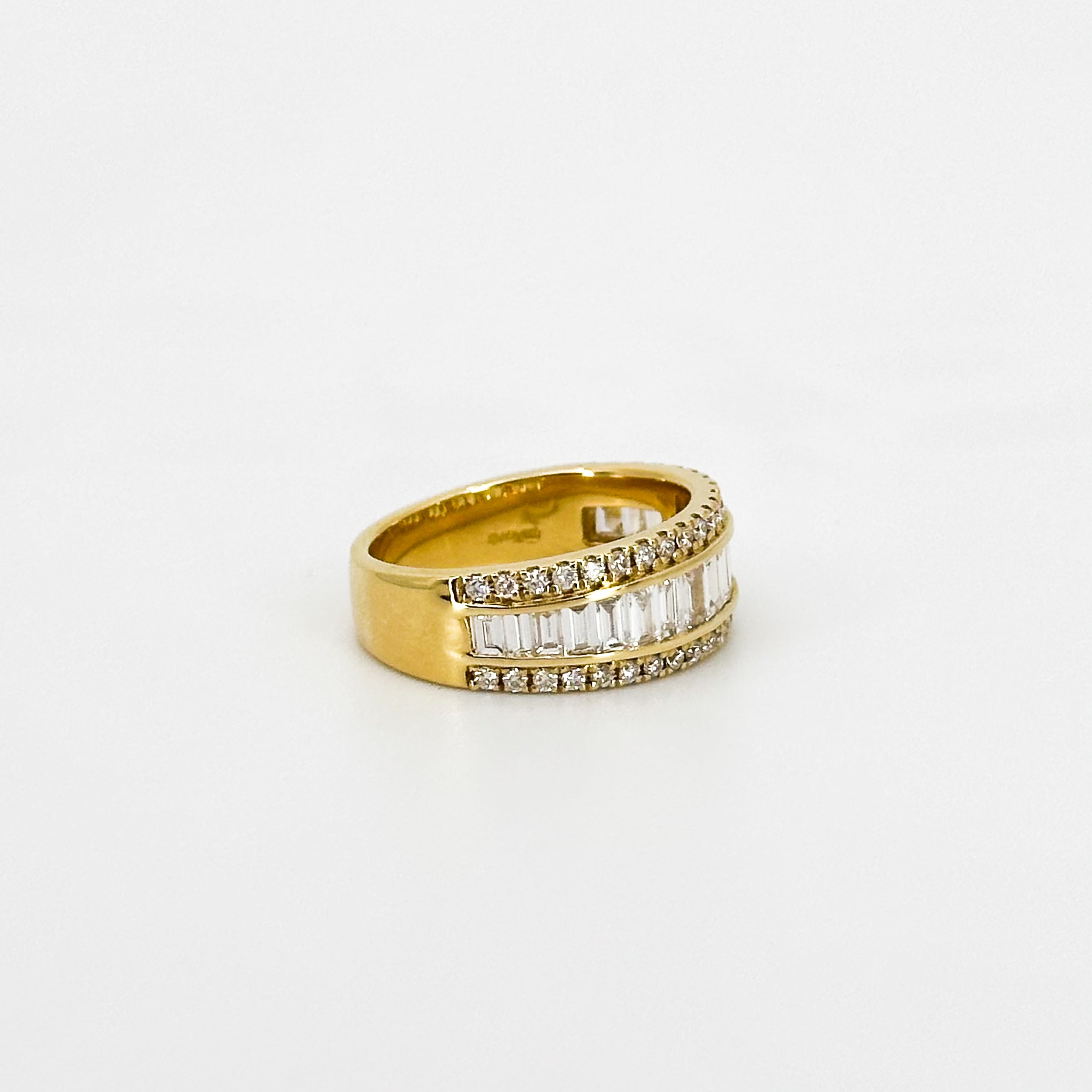 Diamond Ring in Yellow Gold