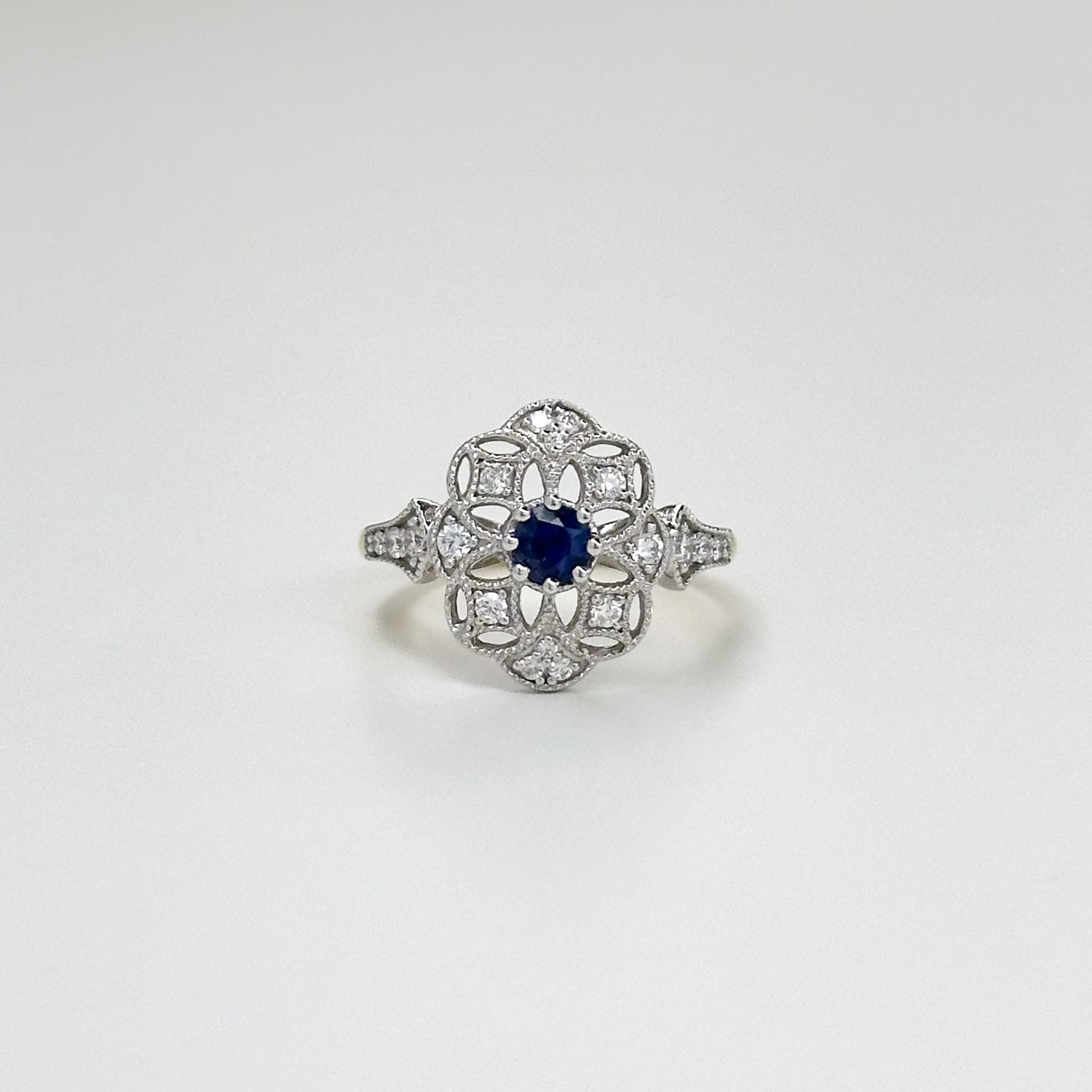 Gold Ring with Sapphire