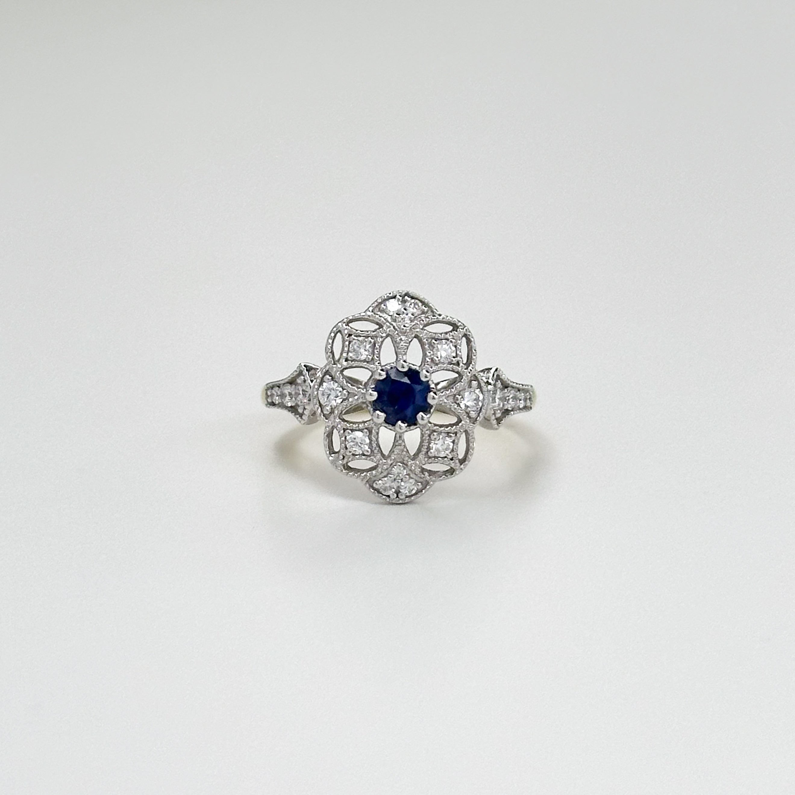 Gold Ring with Sapphire