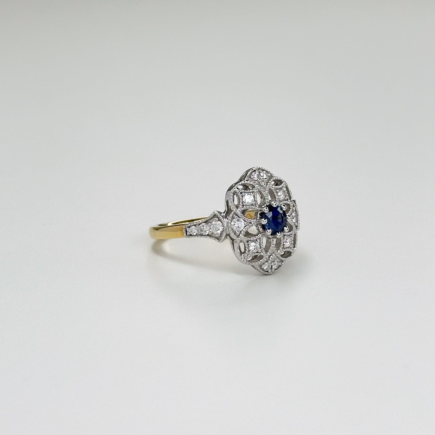 Gold Ring with Sapphire