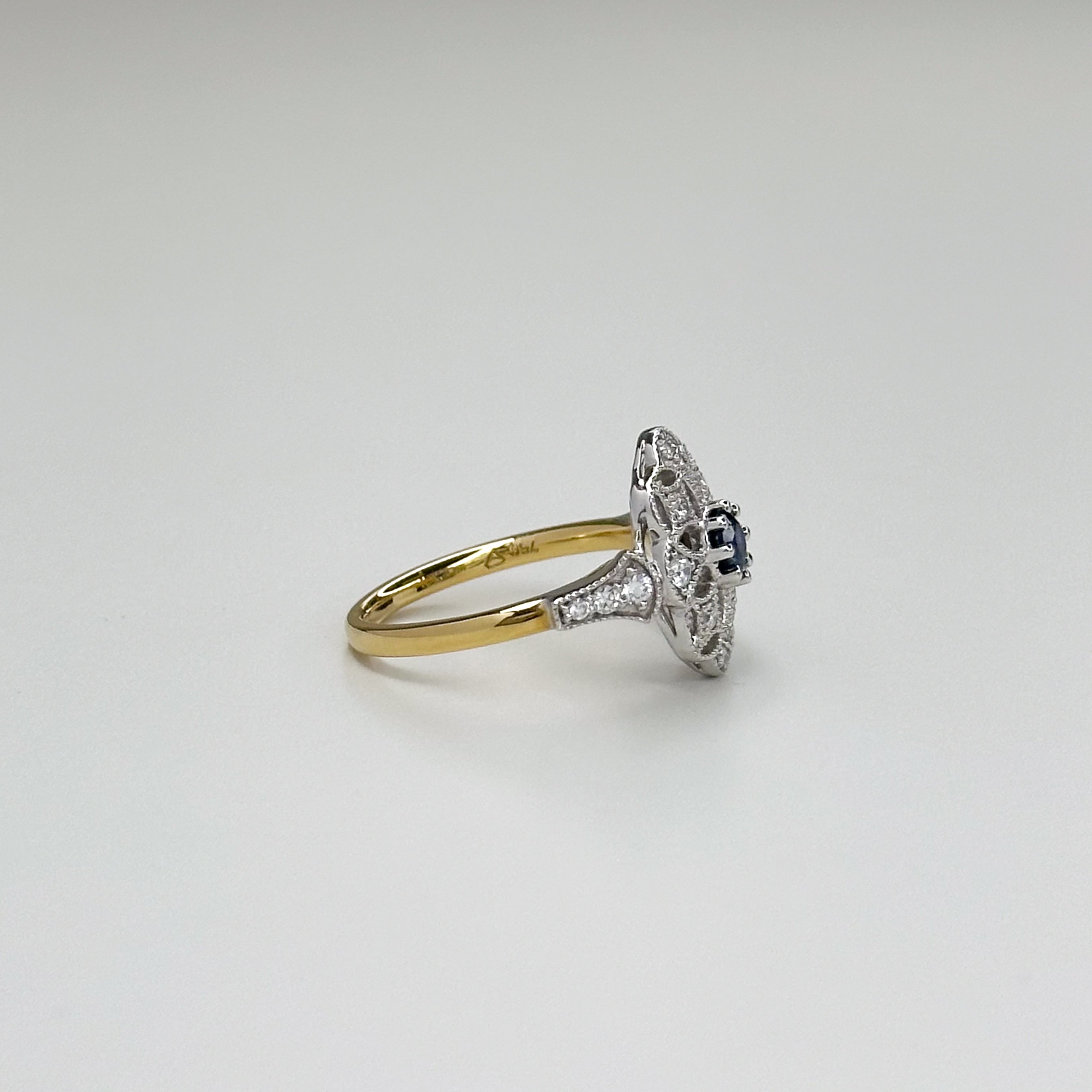 Gold Ring with Sapphire