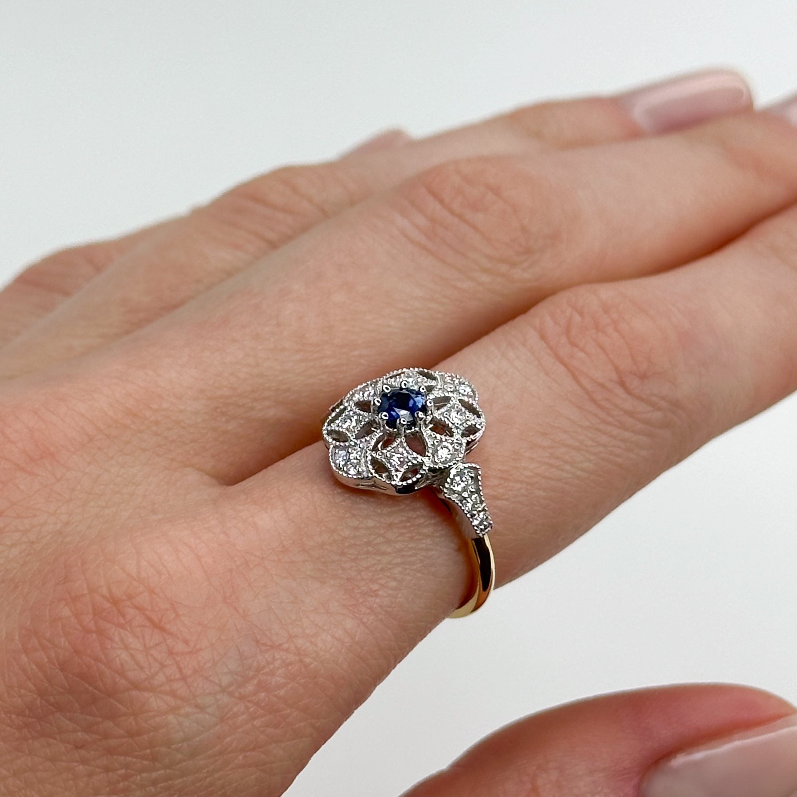 Gold Ring with Sapphire