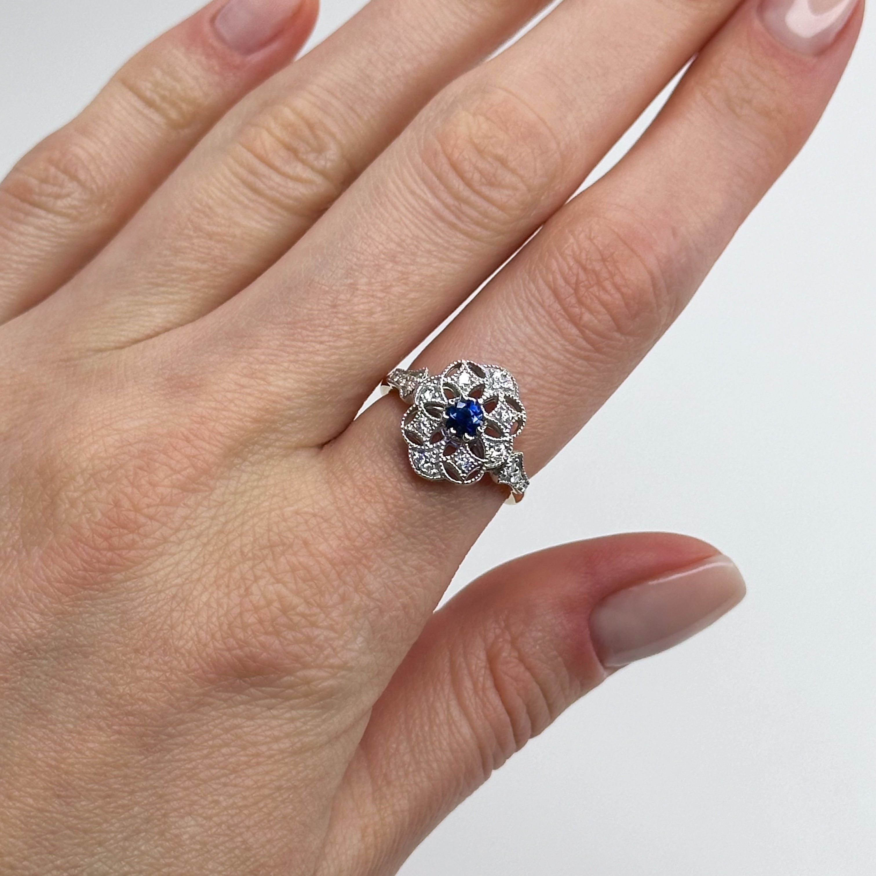 Gold Ring with Sapphire