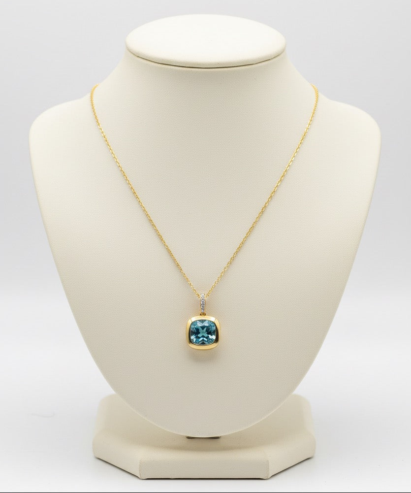 1.88ct Topaz Pendant