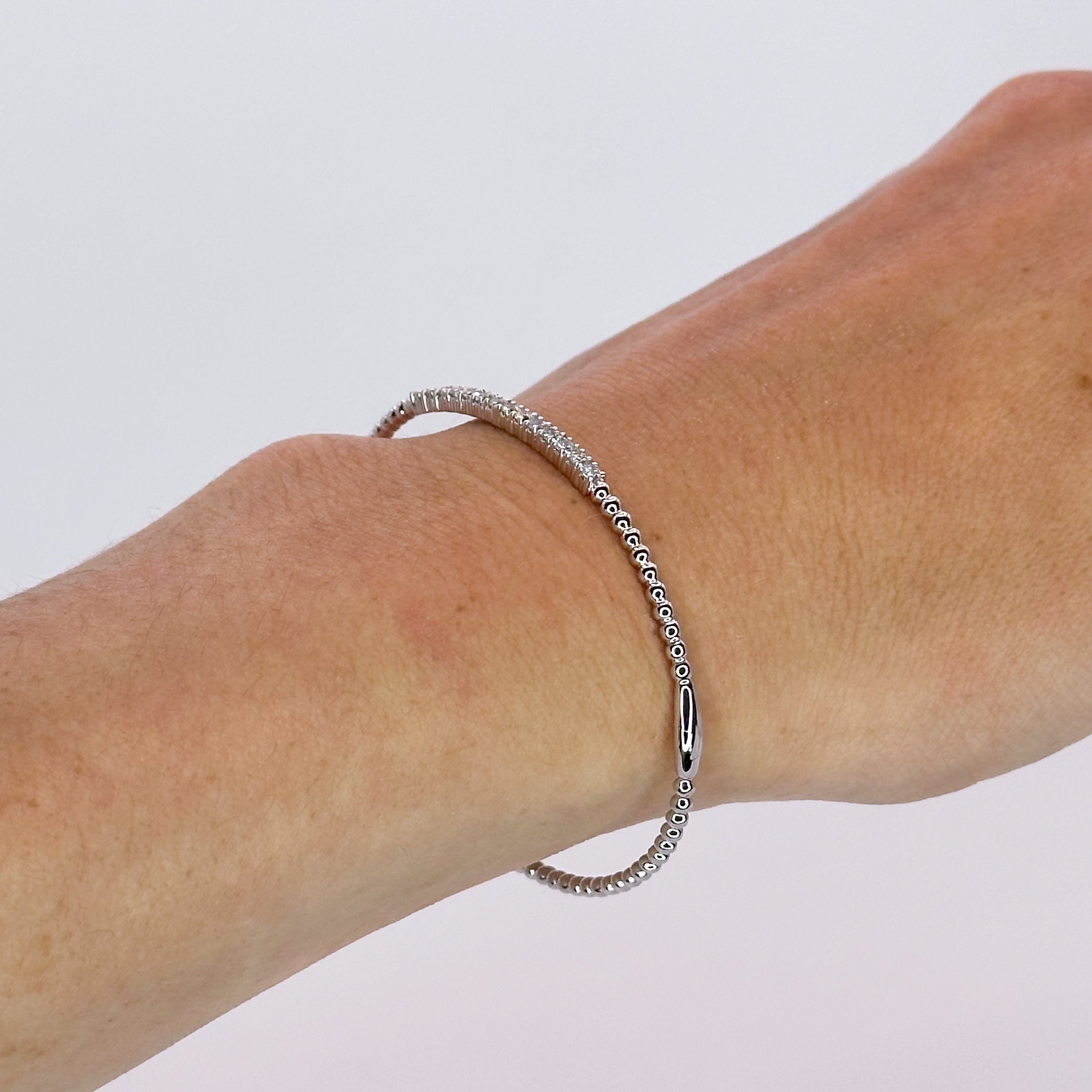 White gold Bangle Bracelet with Diamonds