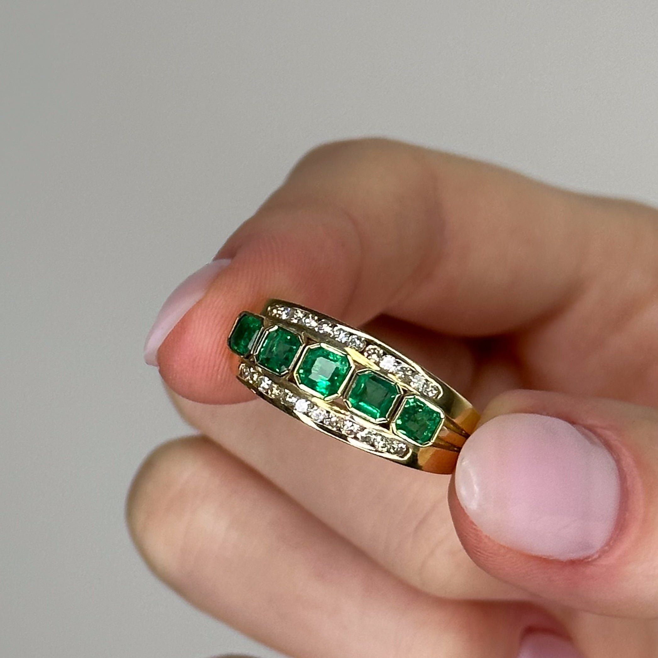 Emerald Ring with Diamonds in 18ct Yellow Gold