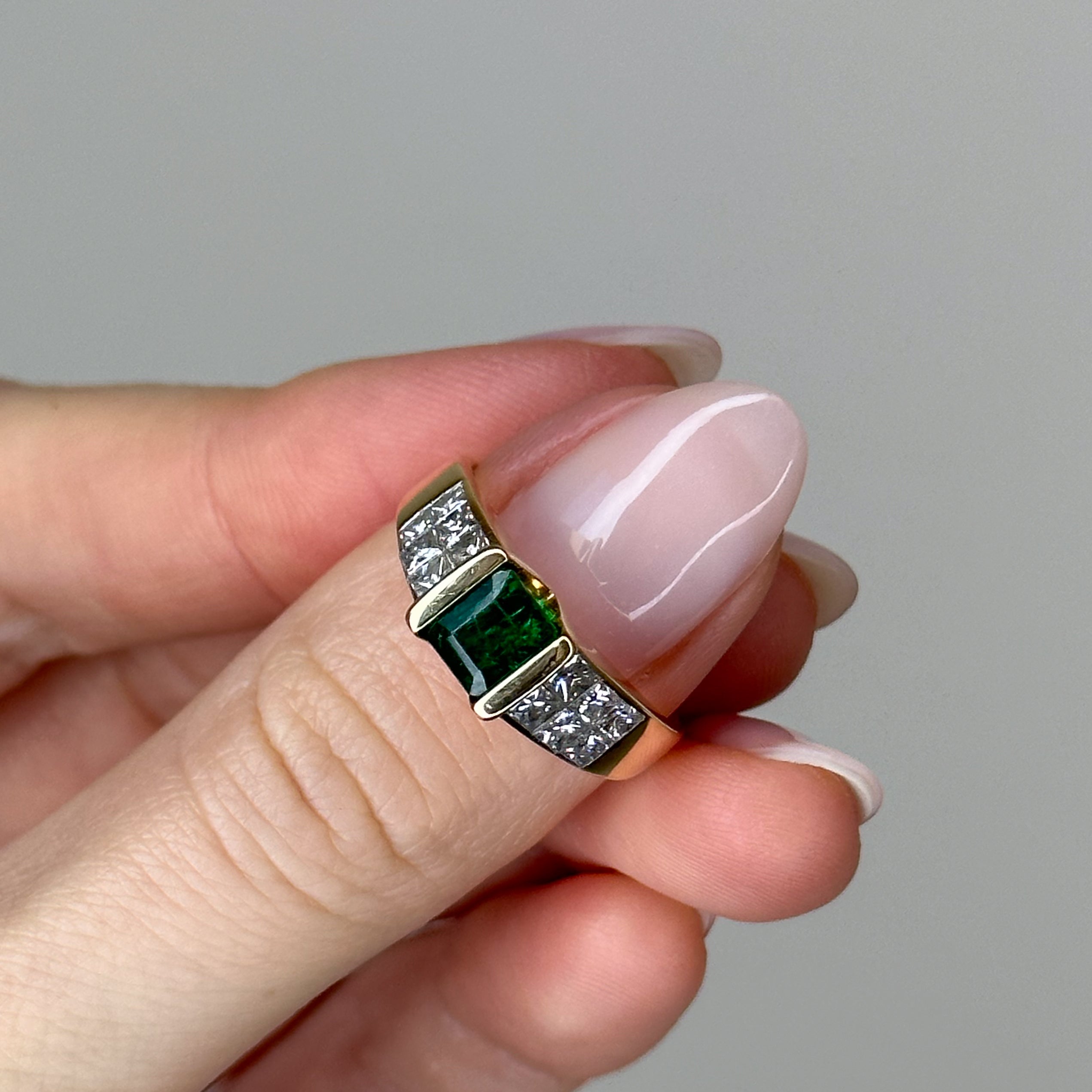 0.62ct Emerald Centre Stone Ring