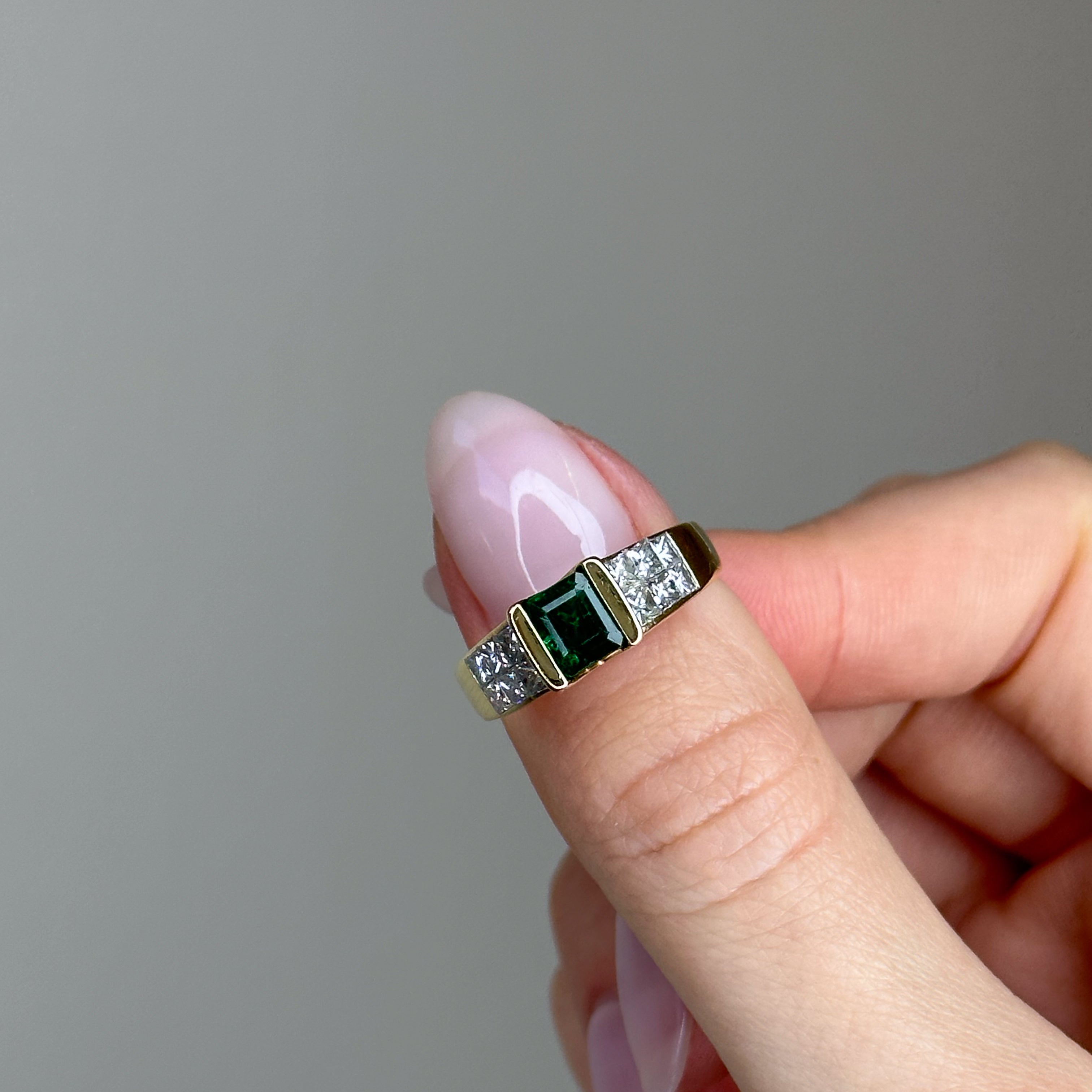 0.62ct Emerald Centre Stone Ring