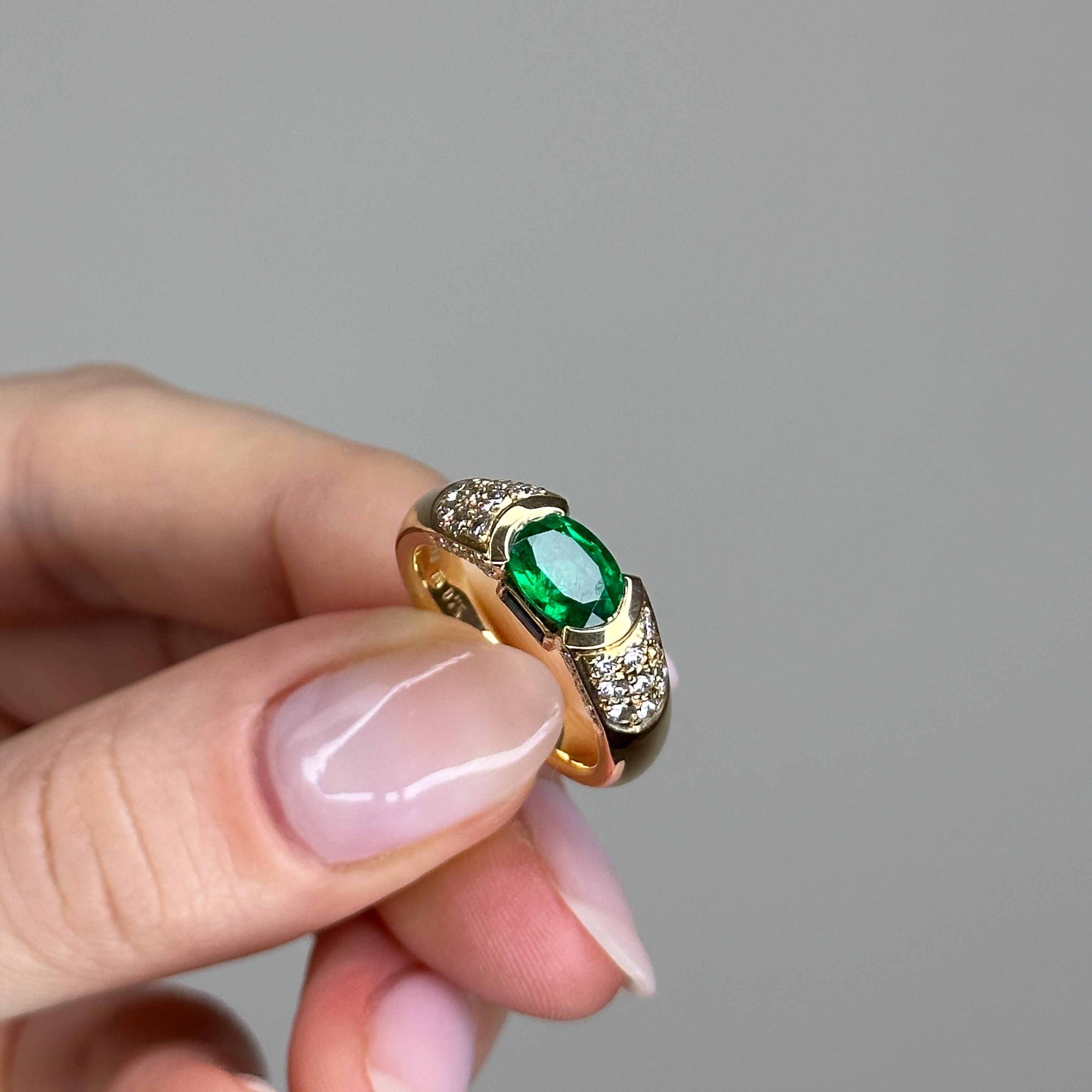 Gold ring with Emerald, Sapphire and Diamonds