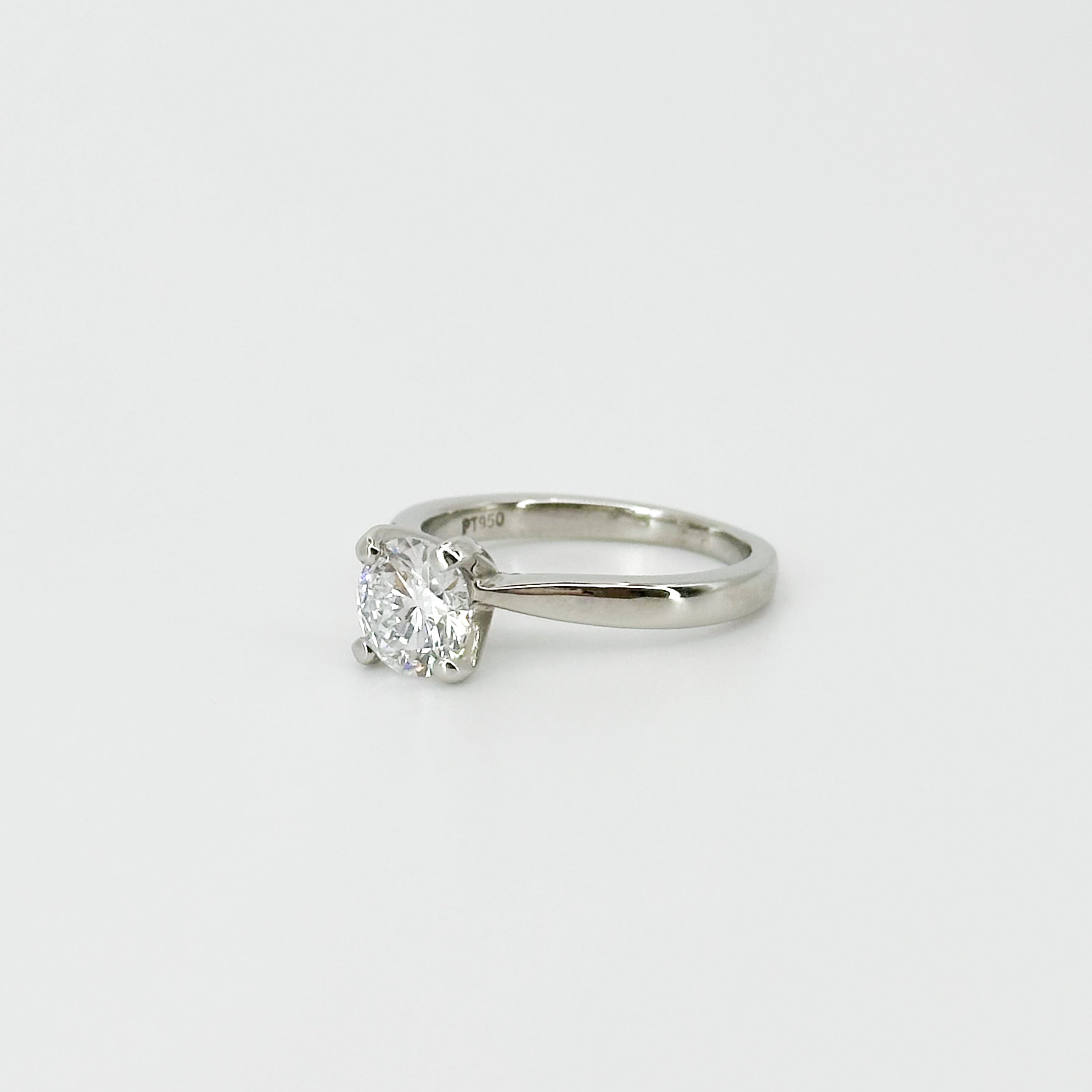 1.01ct Lab-Grown Round Cut Diamond Ring