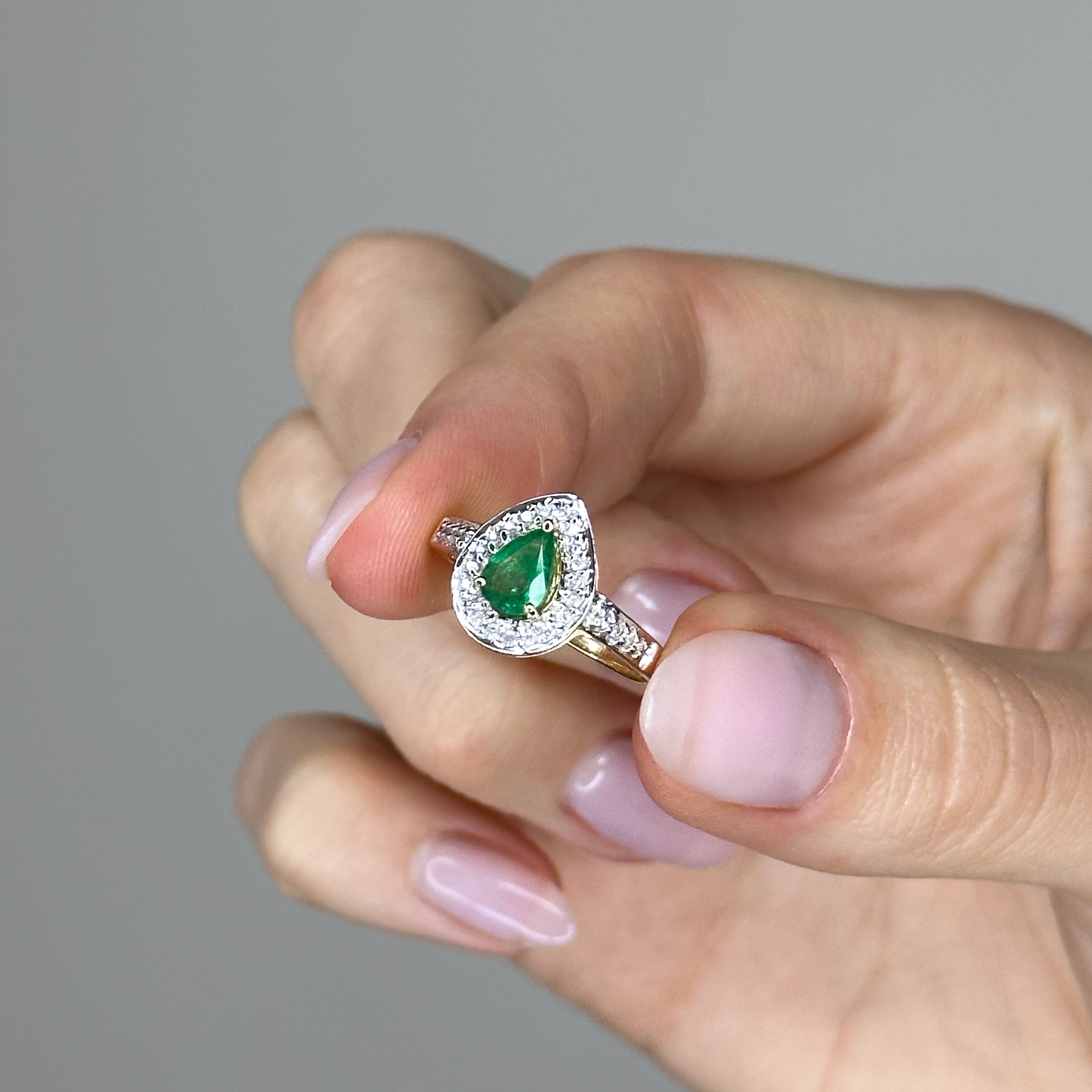 0.60ct Pear Shape Emerald Ring