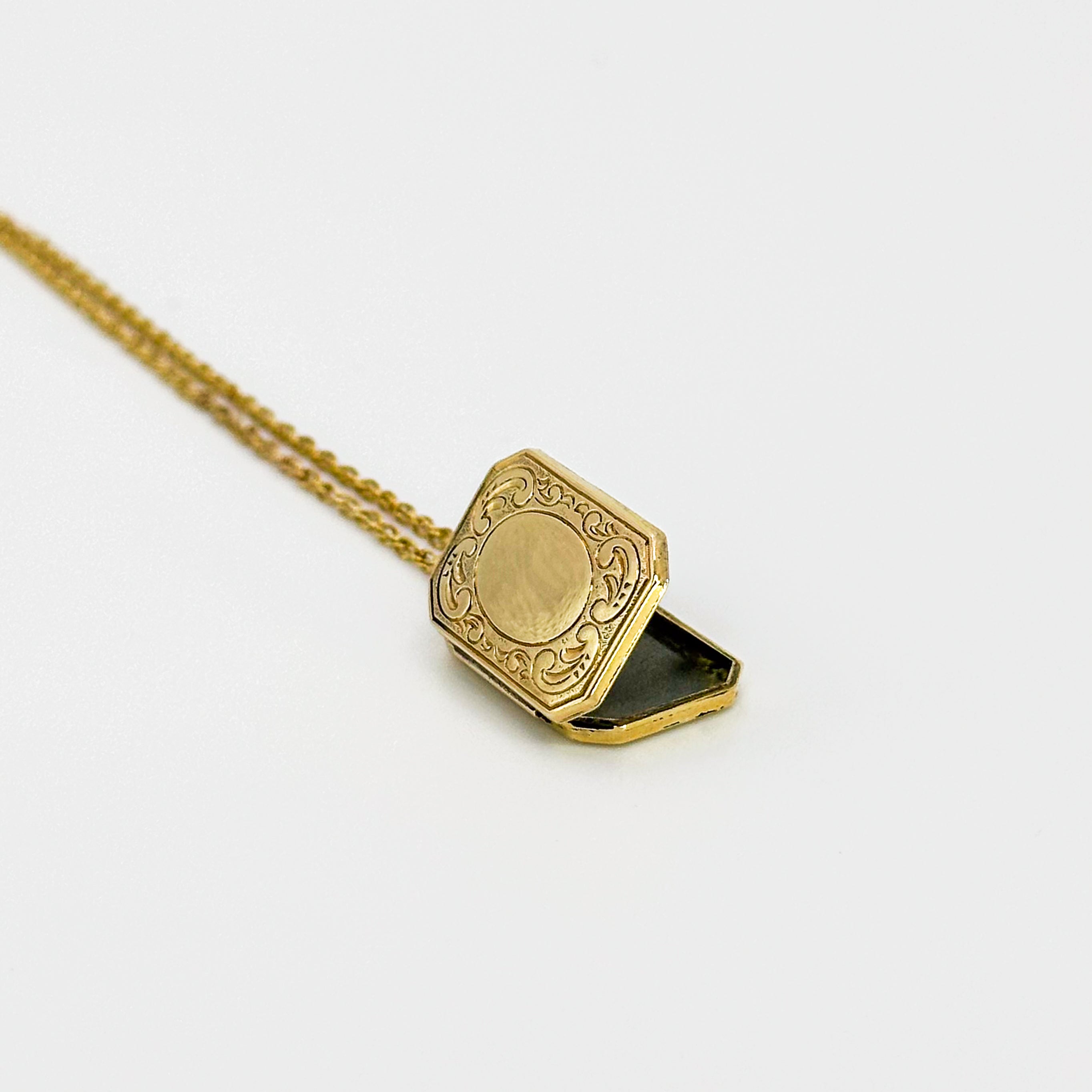 Vintage 9ct Yellow Gold Locket