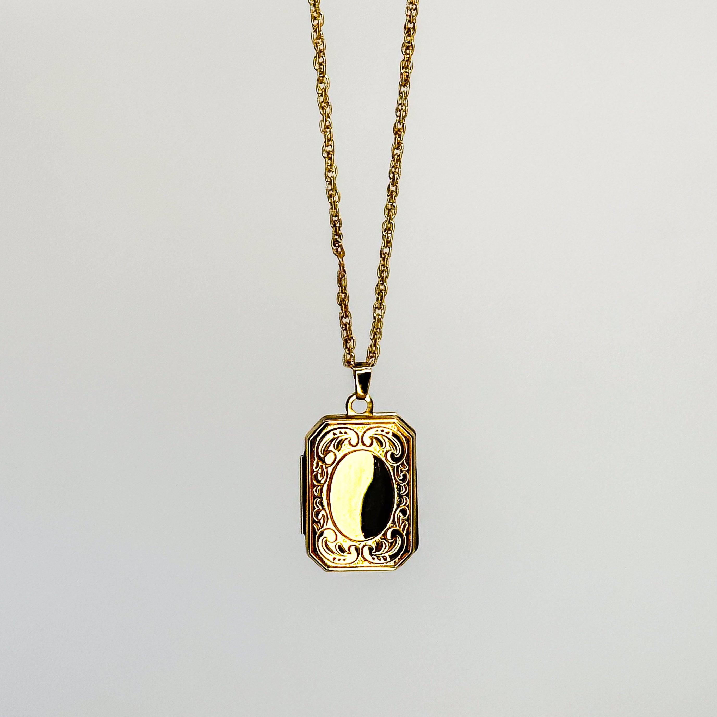 Vintage 9ct Yellow Gold Locket