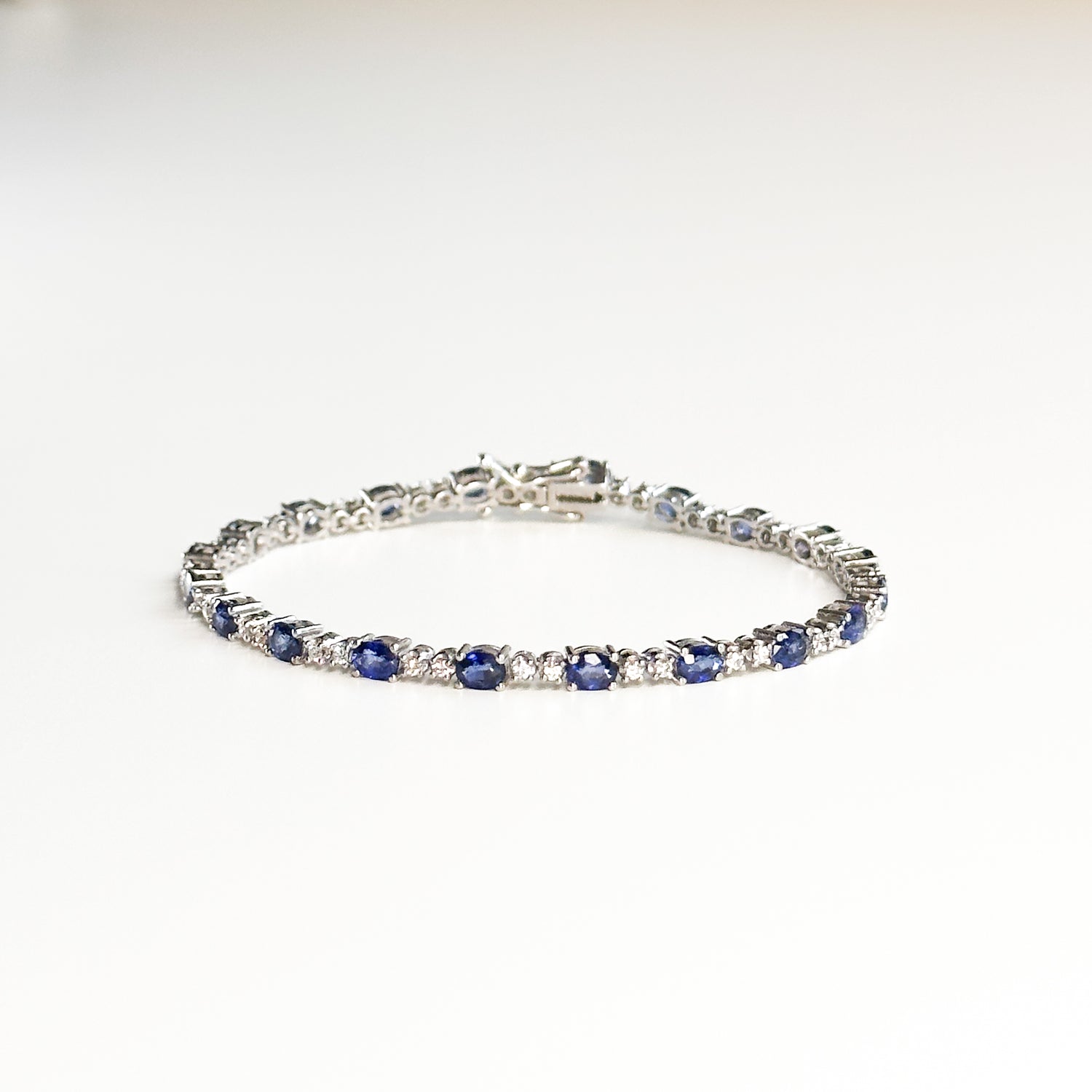 White gold Bracelet with Sapphires and Diamonds