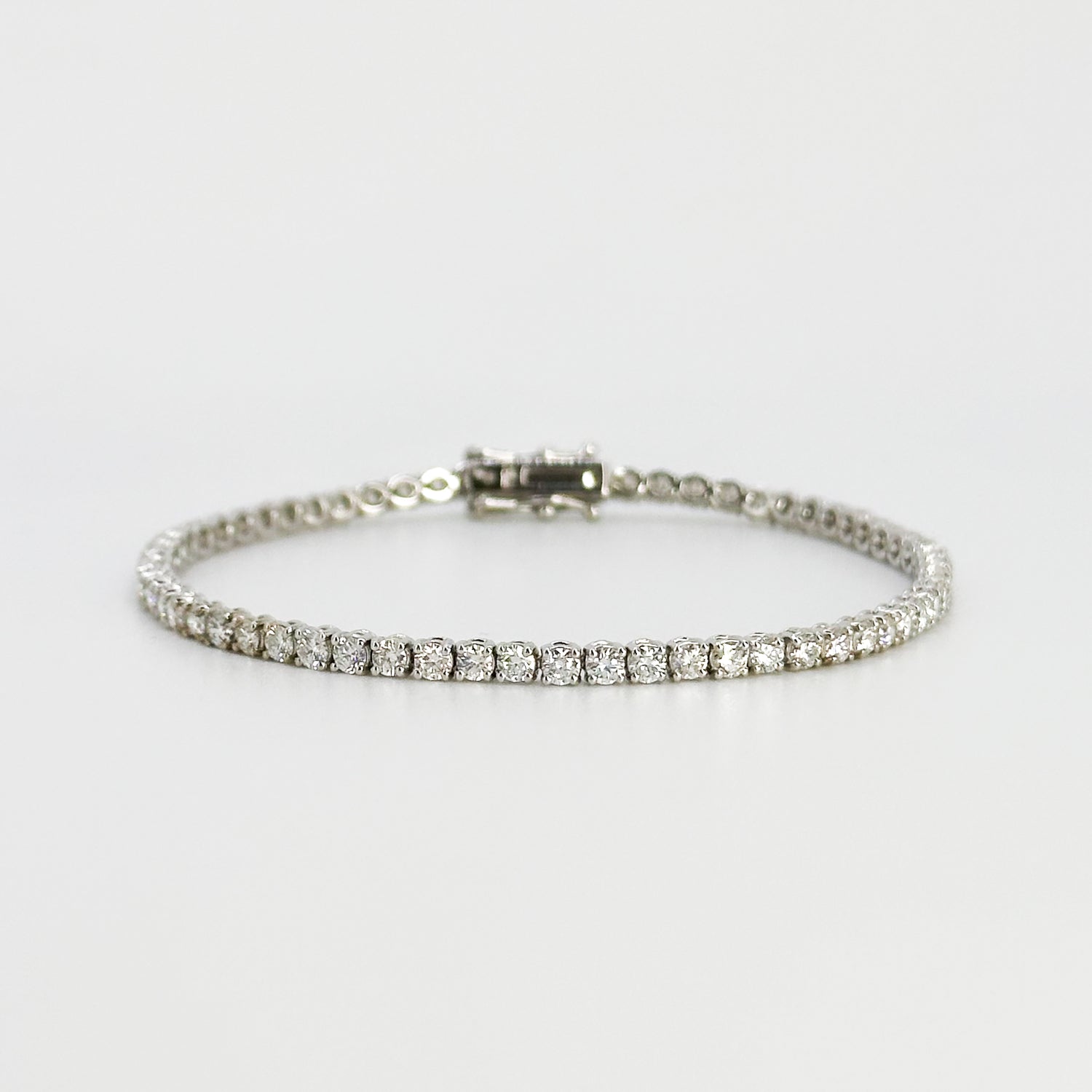 3.69ct Dimond Tennis Bracelet in White Gold