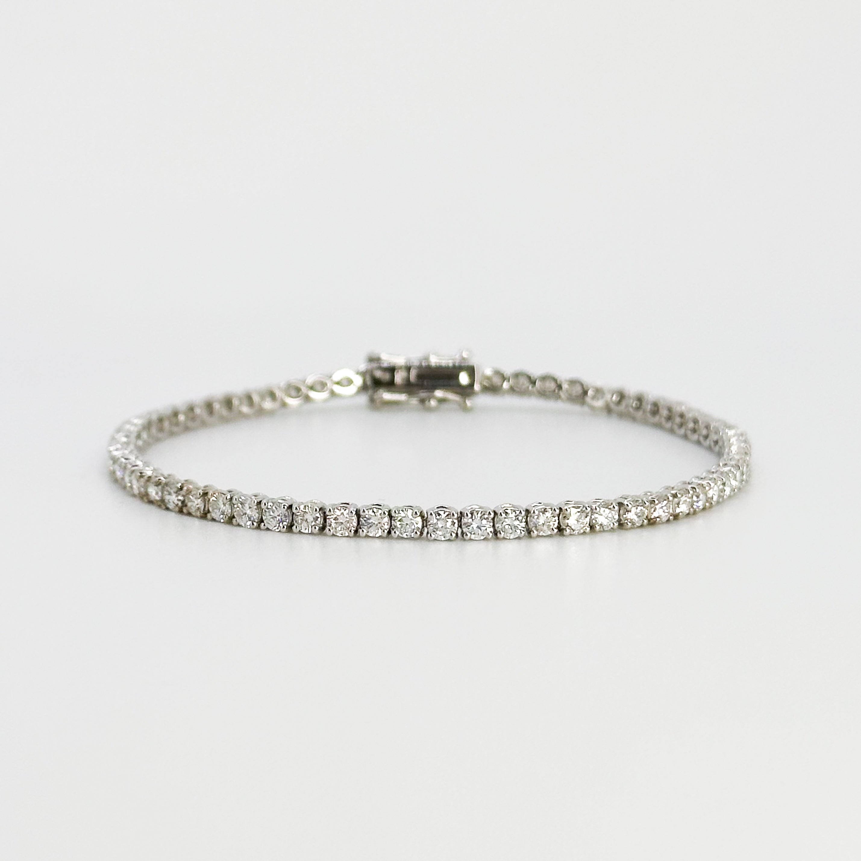 3.69ct Dimond Tennis Bracelet in White Gold