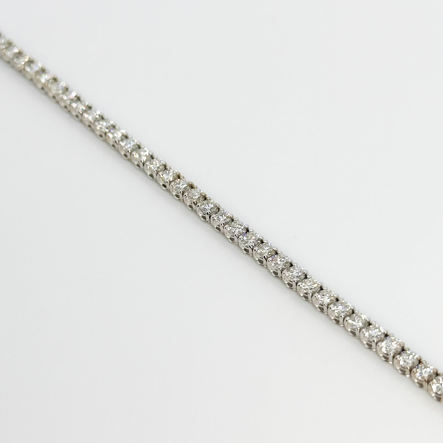 3.69ct Dimond Tennis Bracelet in White Gold