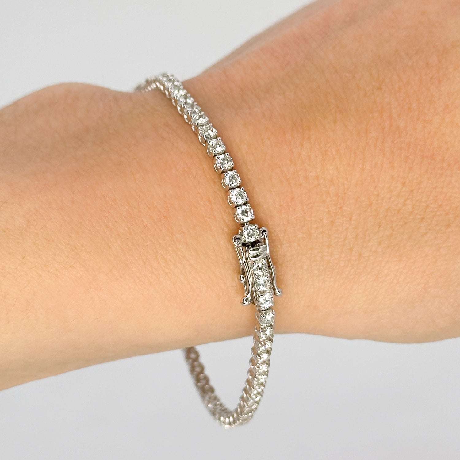 3.69ct Dimond Tennis Bracelet in White Gold