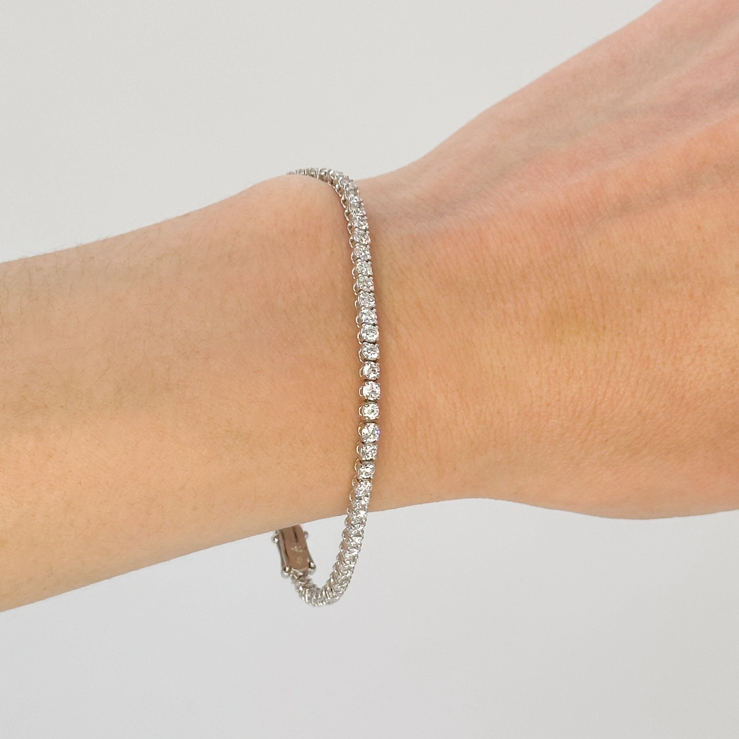 3.69ct Dimond Tennis Bracelet in White Gold