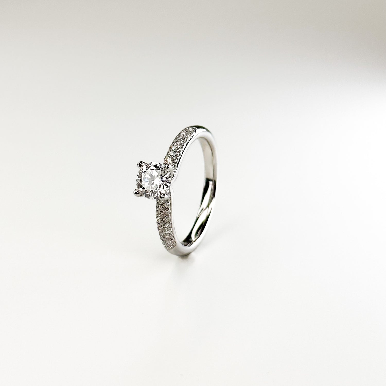 0.71ct GIA Round Cut Diamond Platinum Ring