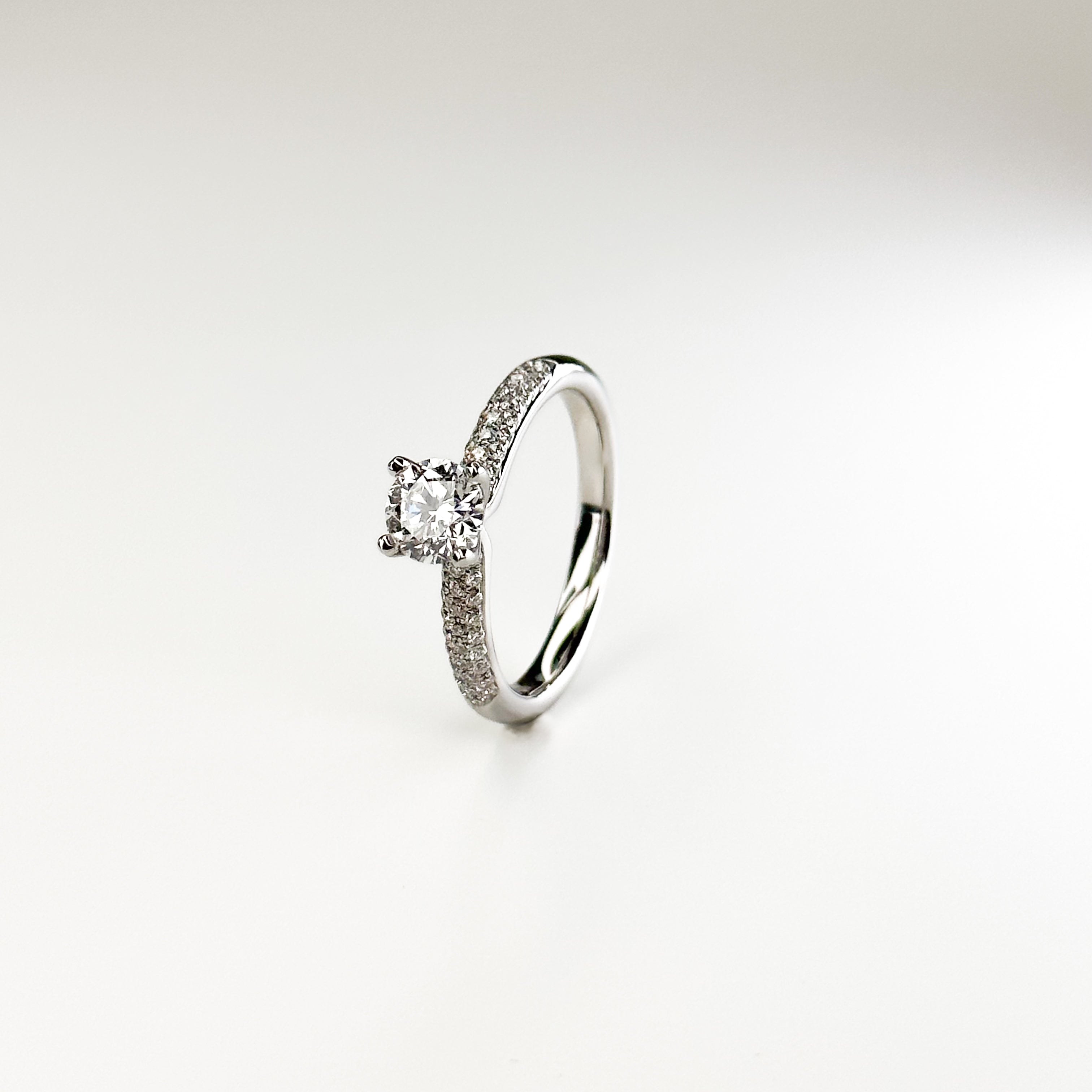 0.71ct GIA Round Cut Diamond Platinum Ring