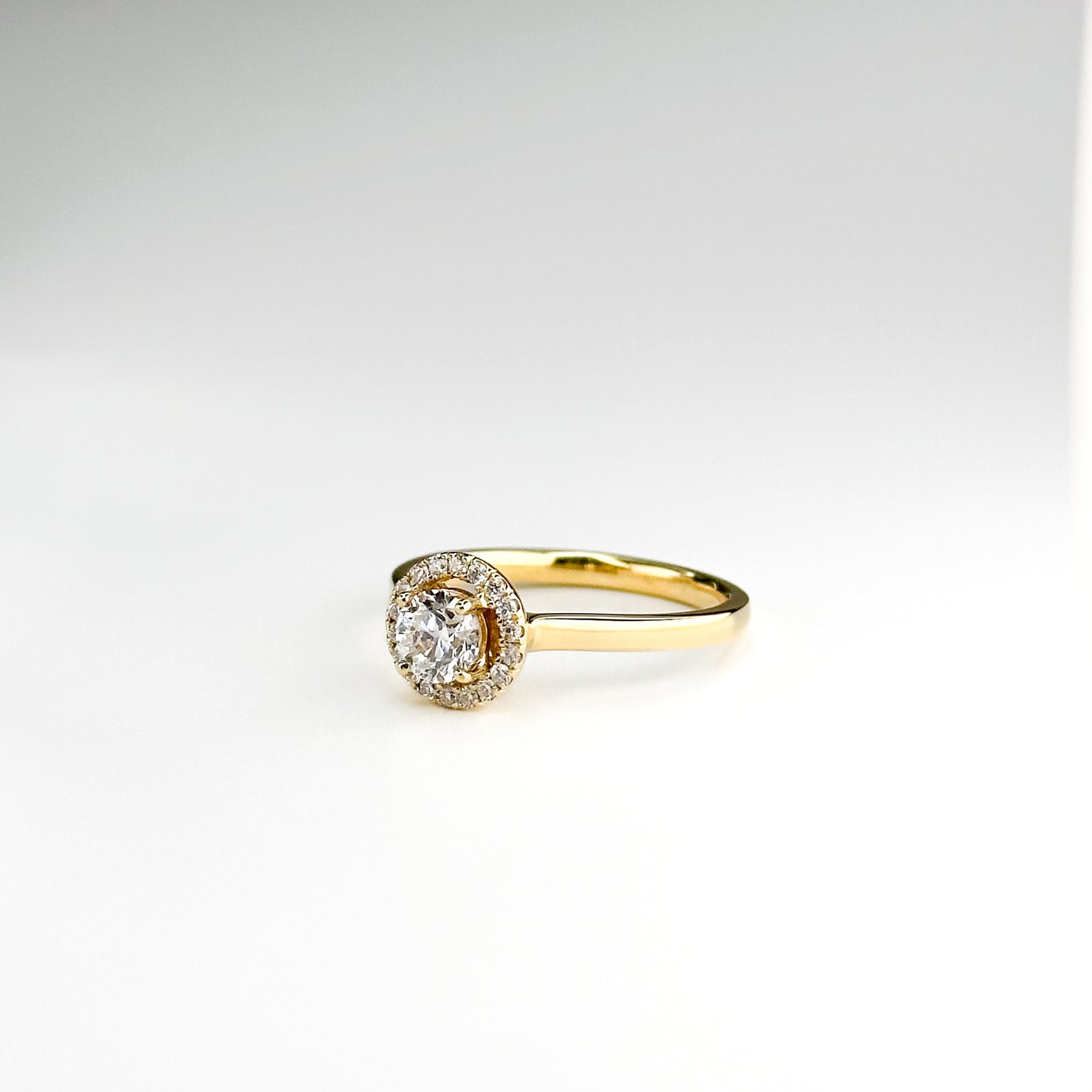 0.52ct  Round Cut Diamond Ring in Yellow Gold