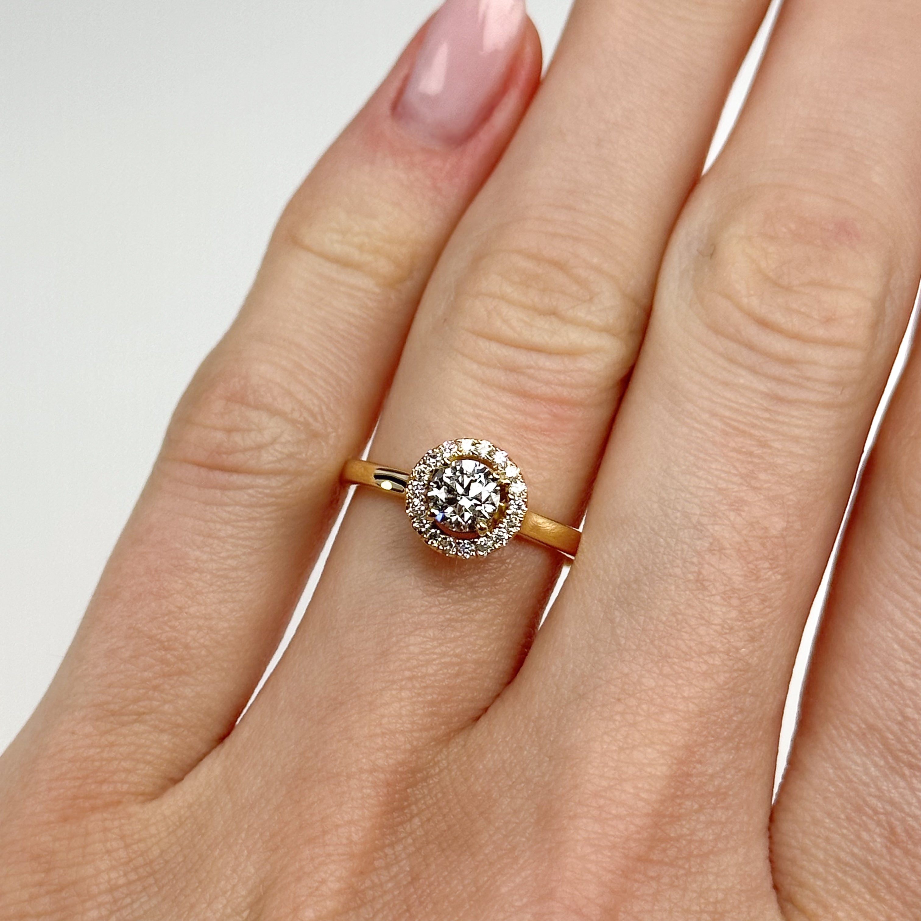 0.52ct  Round Cut Diamond Ring in Yellow Gold