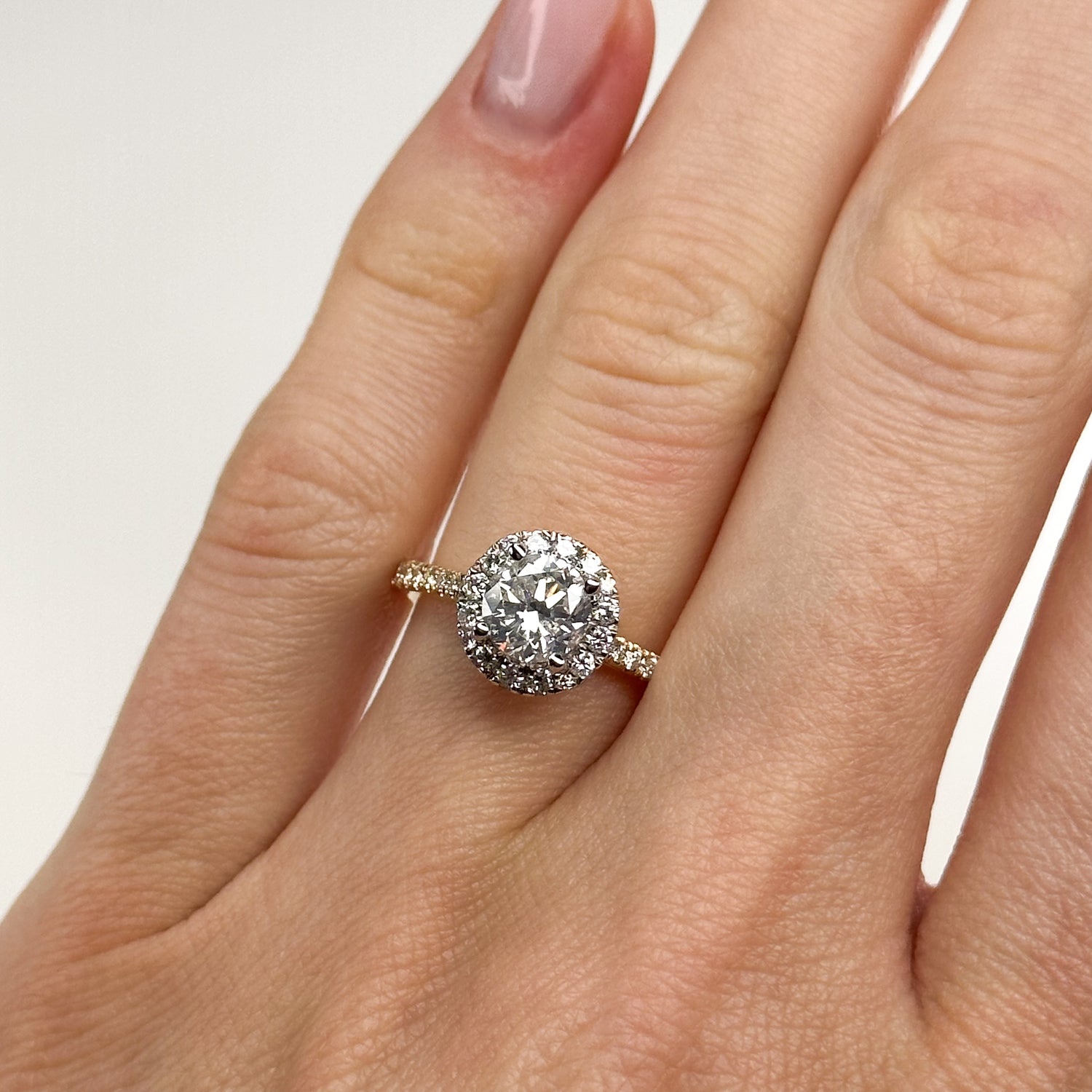 1.02ct  Round Cut Diamond Ring in Yellow Gold