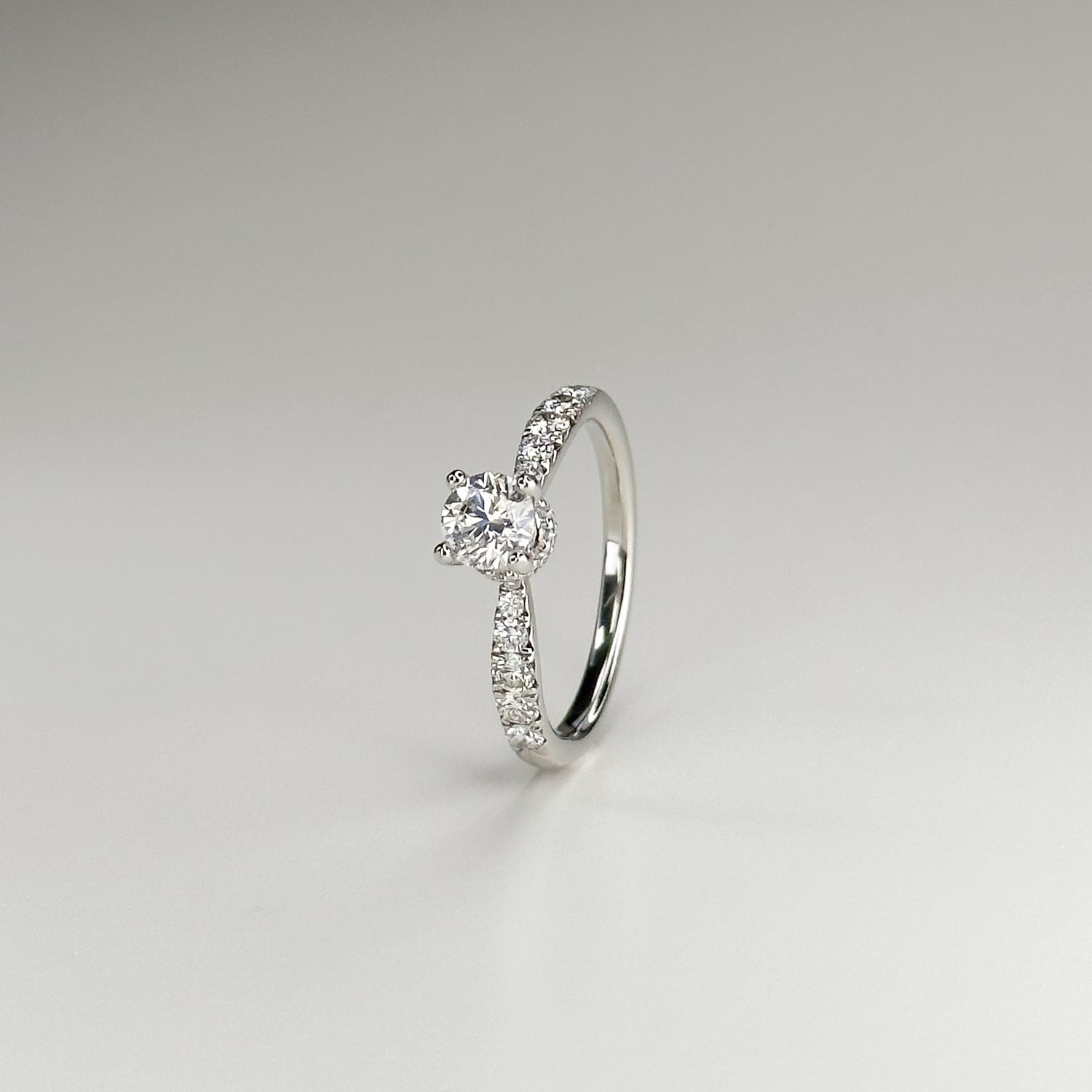 0.47ct G Colour Round Cut Diamond Platinum Ring
